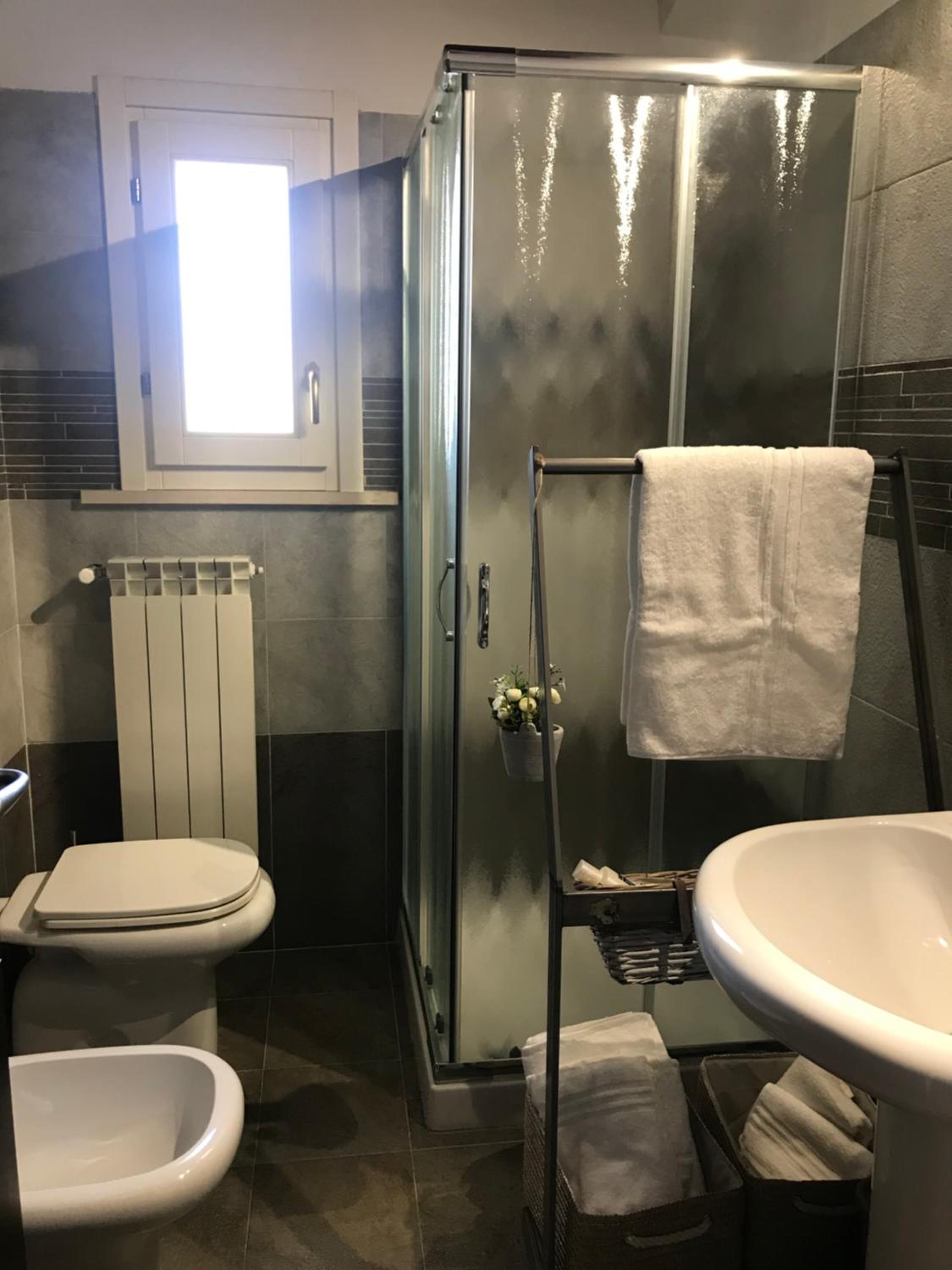 Double or Twin Room with Shared Bathroom photo 3
