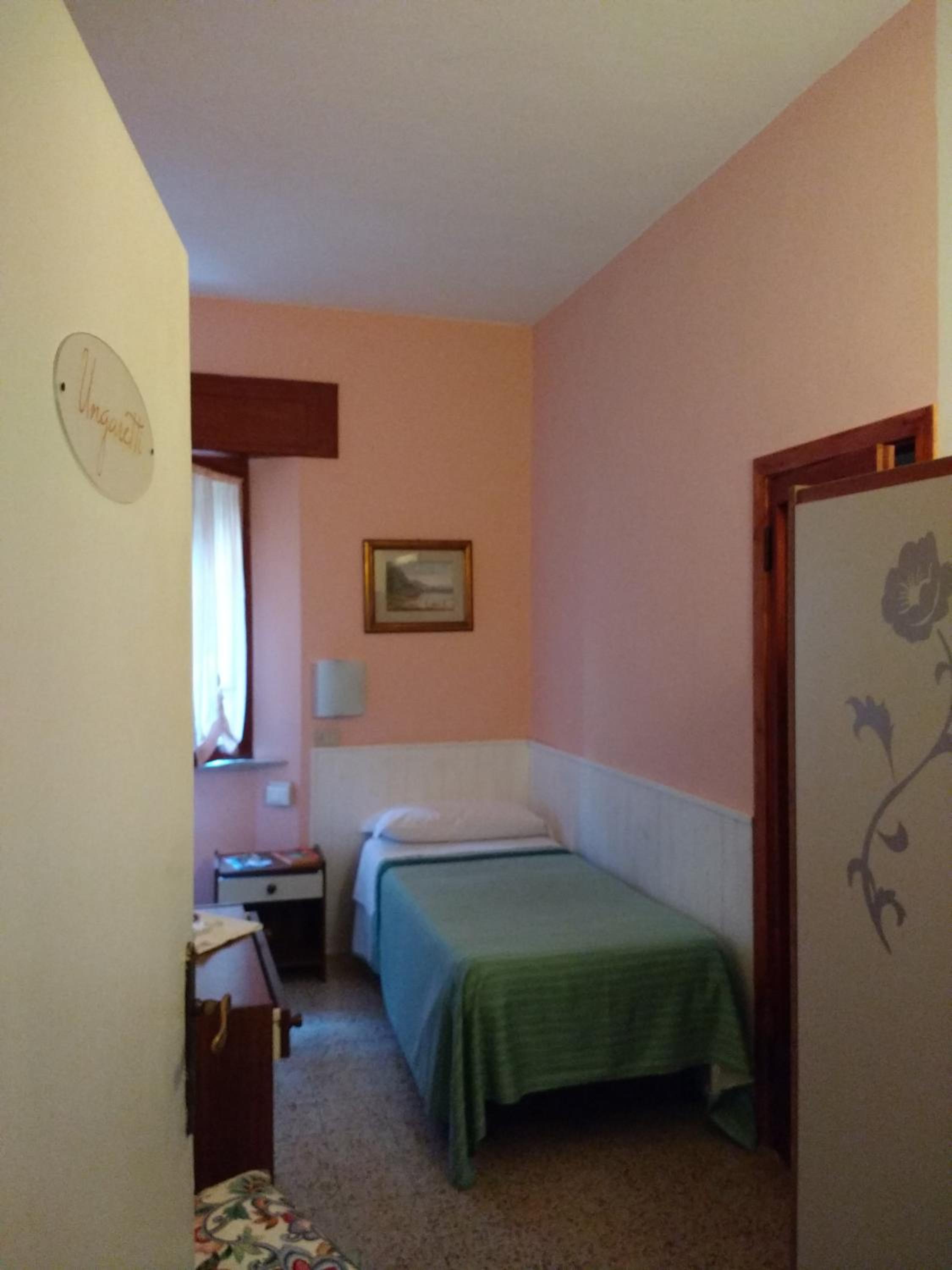 Single Room photo 2