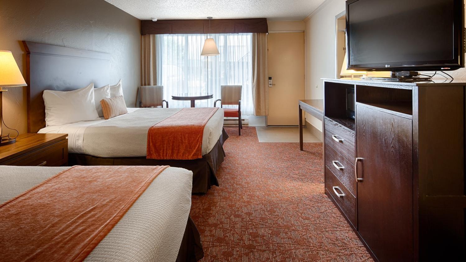 Queen Room with Two Queen Beds and Bath Tub - Disability Access/Non-Smoking  photo 1