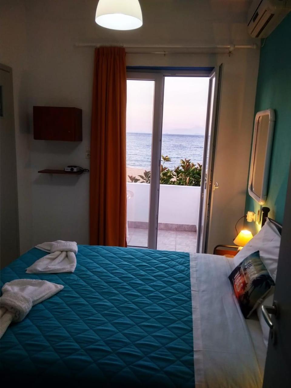 Double Room with Sea View - Photo 1
