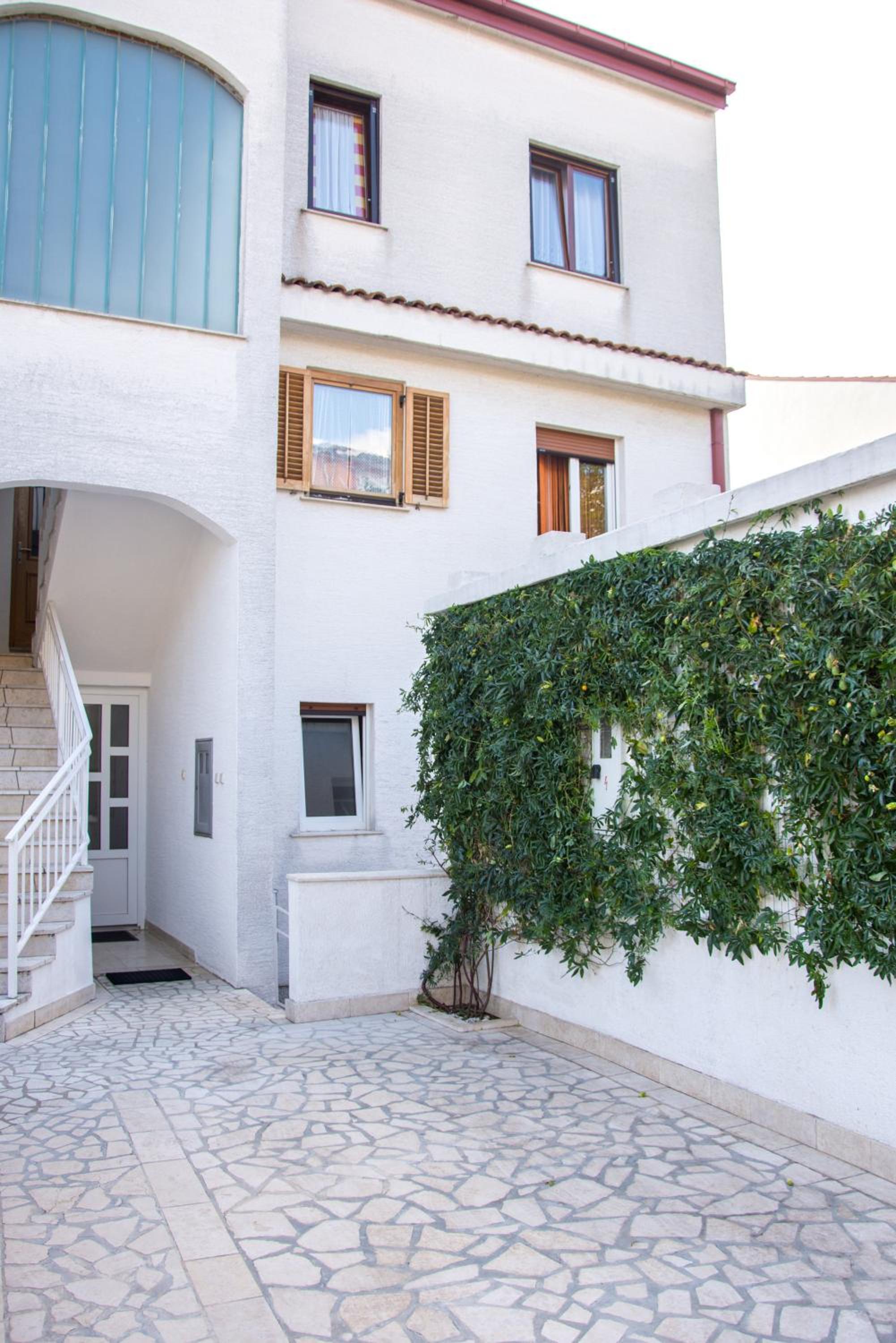 Apartment - Ground Floor photo 1