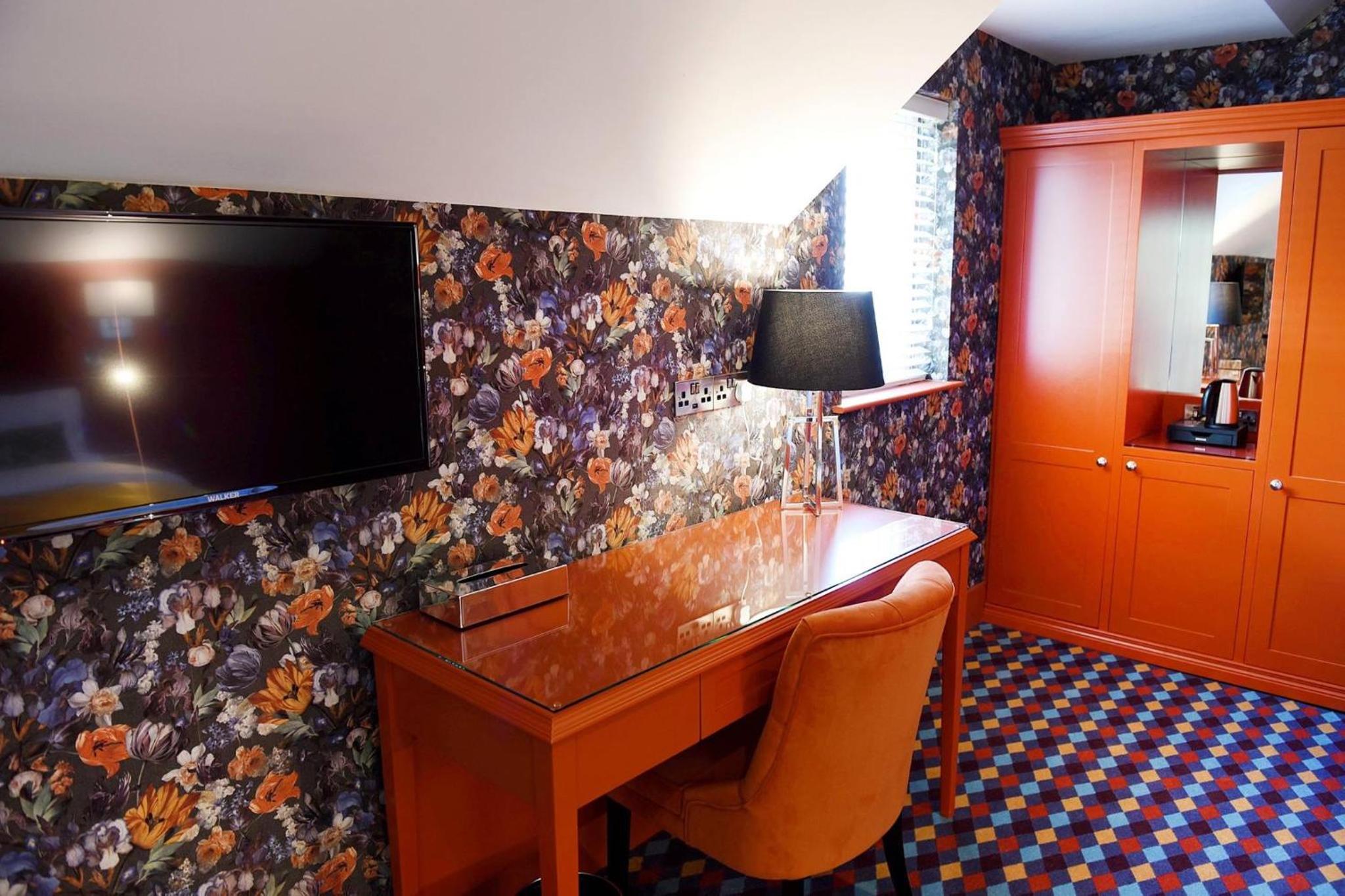 Apartment with Balcony - Photo 8