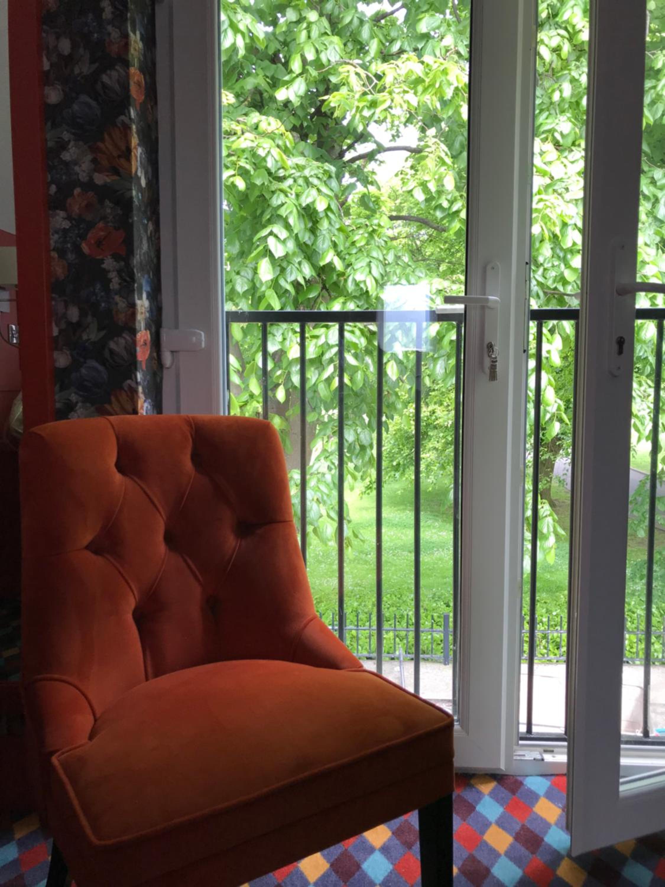 Apartment with Balcony - Photo 11