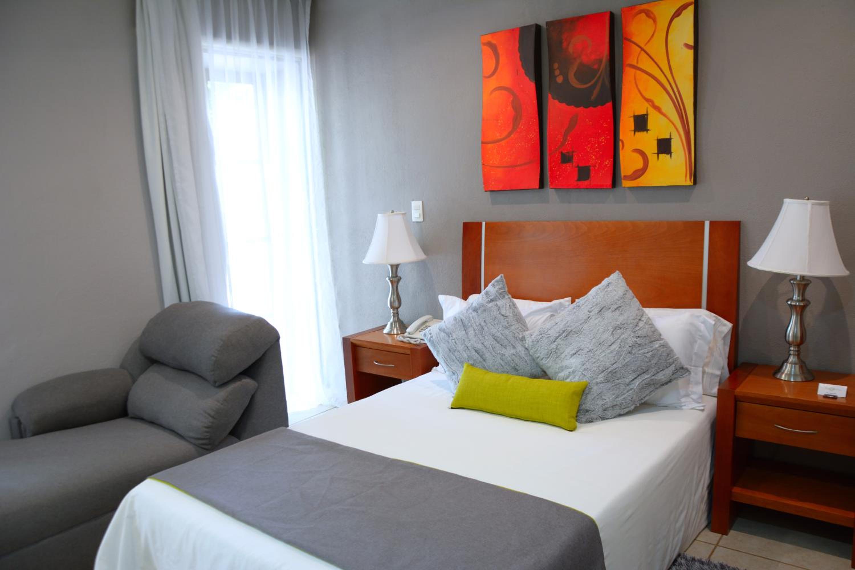 Standard Queen Room - Photo 6
