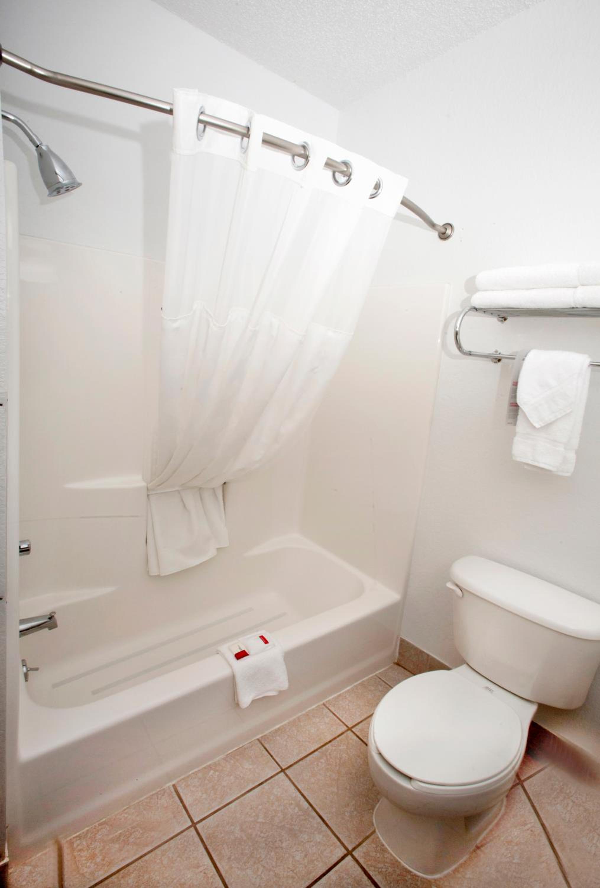 Queen Room with Two Queen Beds and Pool View - Non-Smoking photo 2