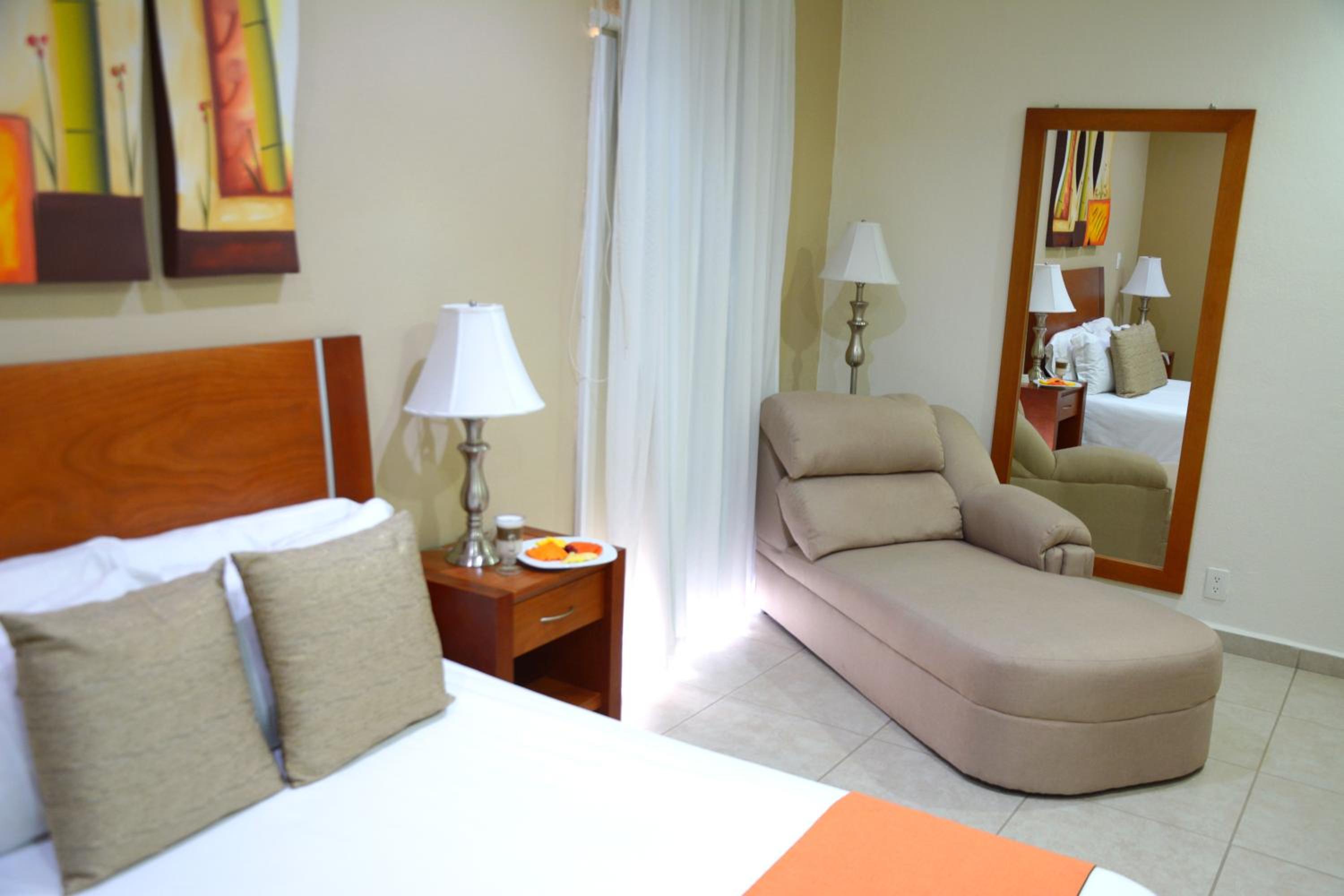 Standard Queen Room - Photo 5