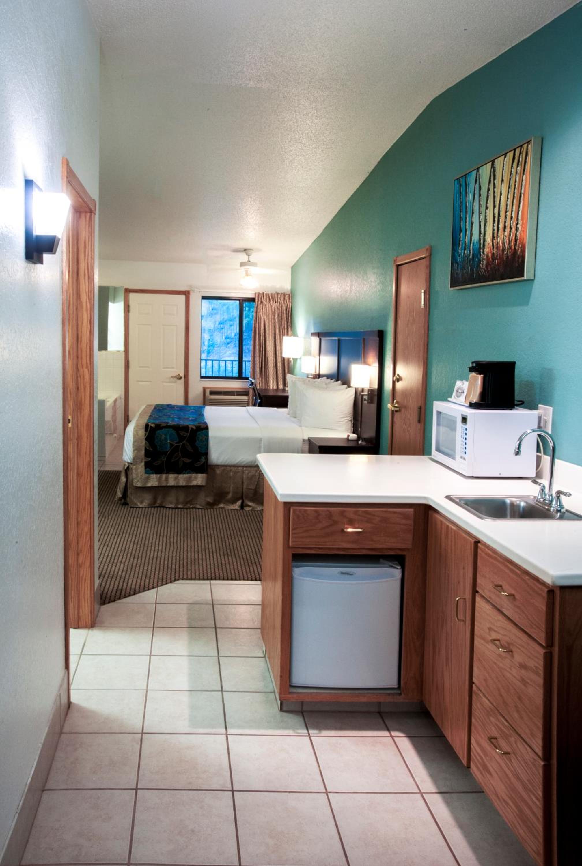 Studio Suite with King Bed  - Non-Smoking - Photo 5