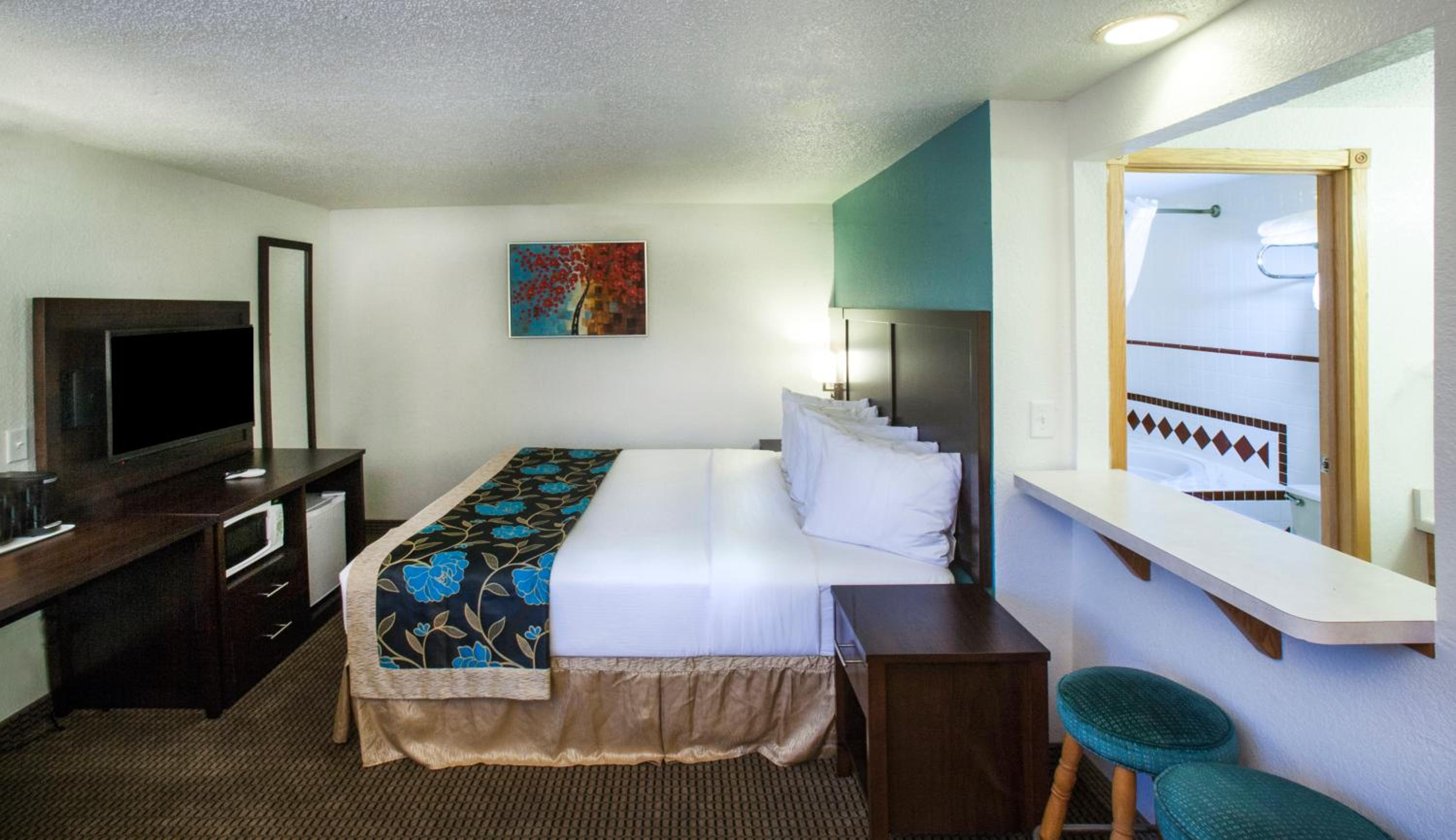 King Room - Non-Smoking - Photo 4
