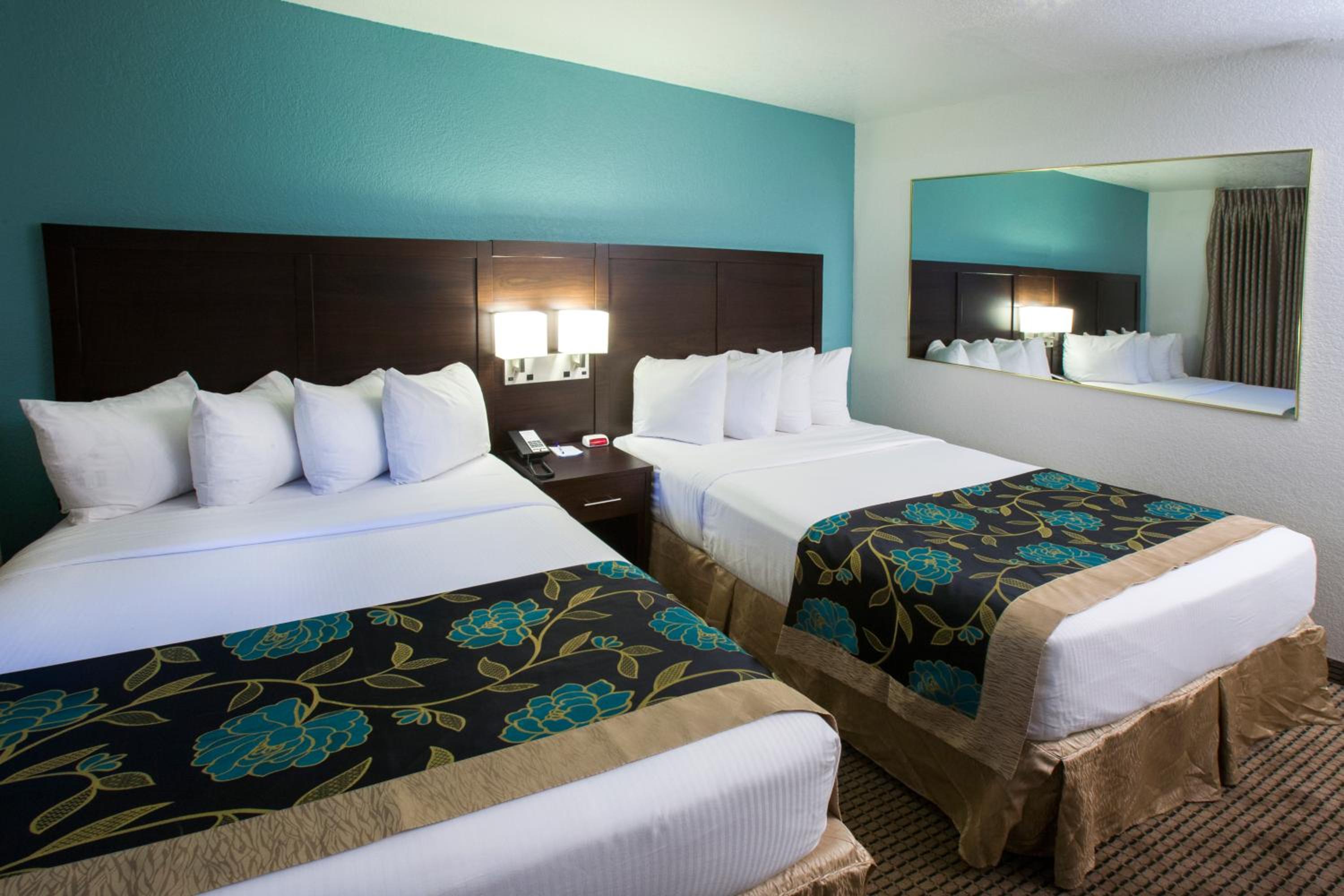 Standard Room with Two Double Beds - Non-Smoking - Photo 3