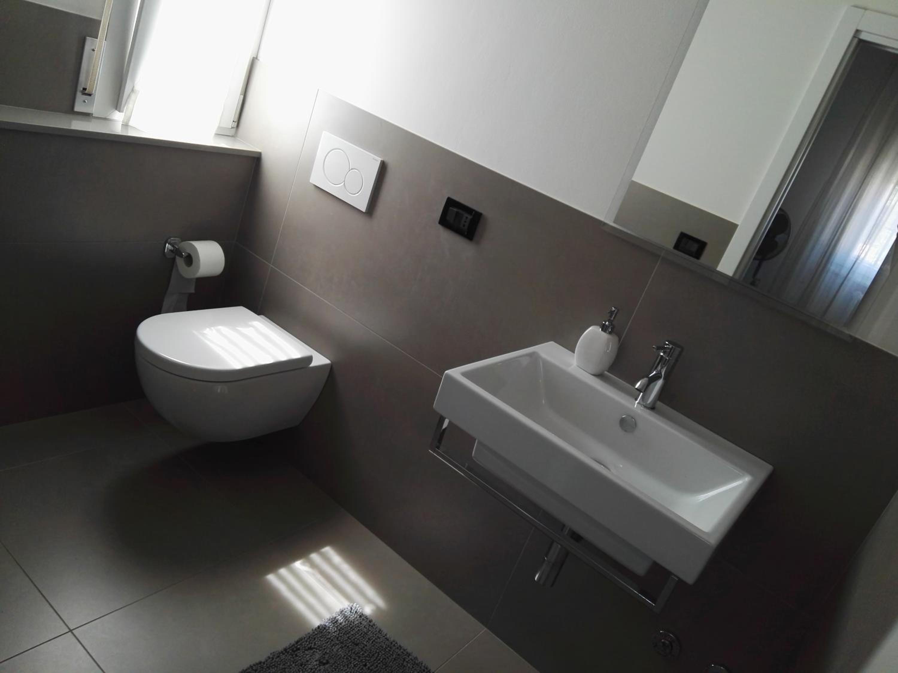 Double Room with Private Bathroom - Photo 2