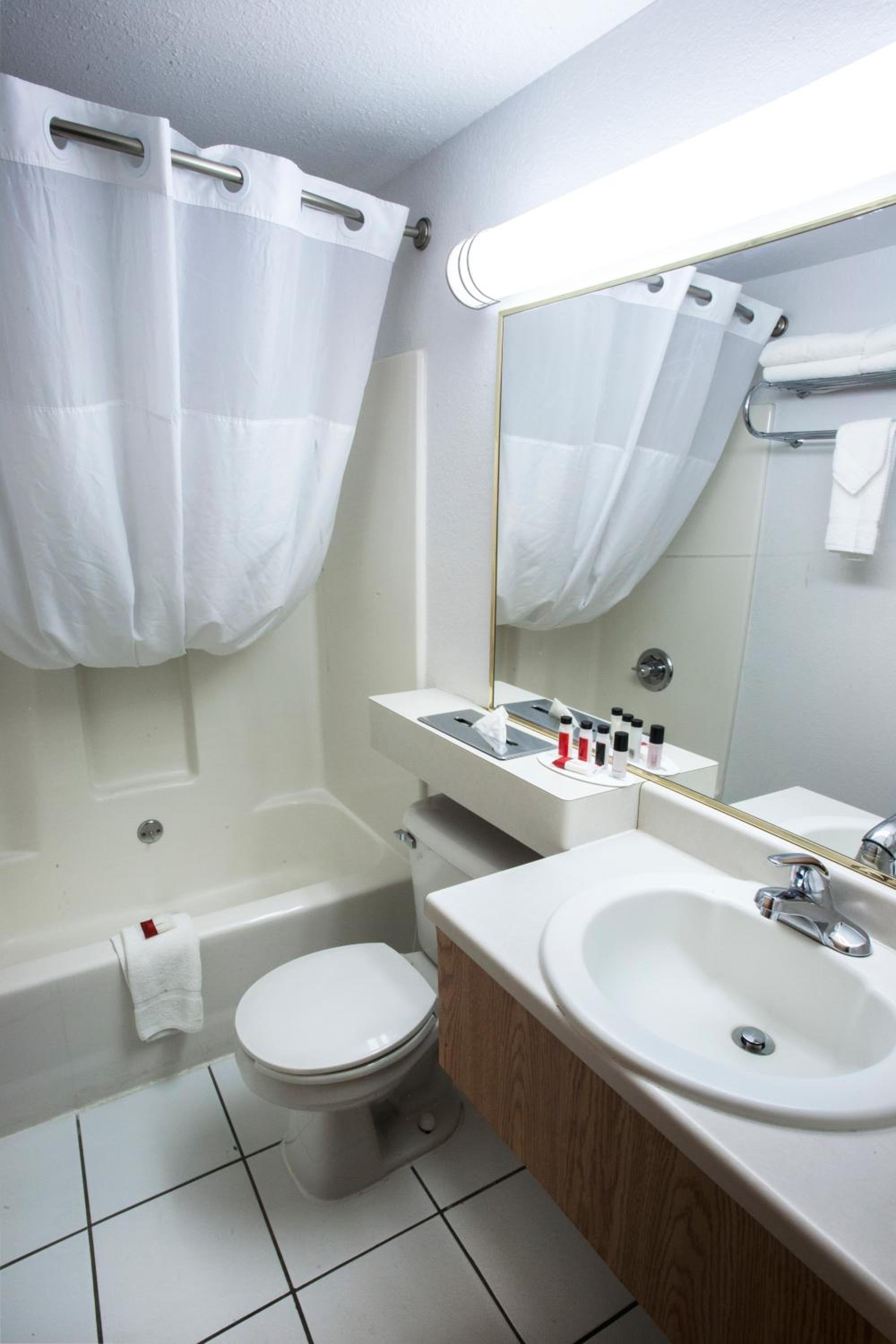 Queen Room - Disability Access/Non-Smoking - Photo 3