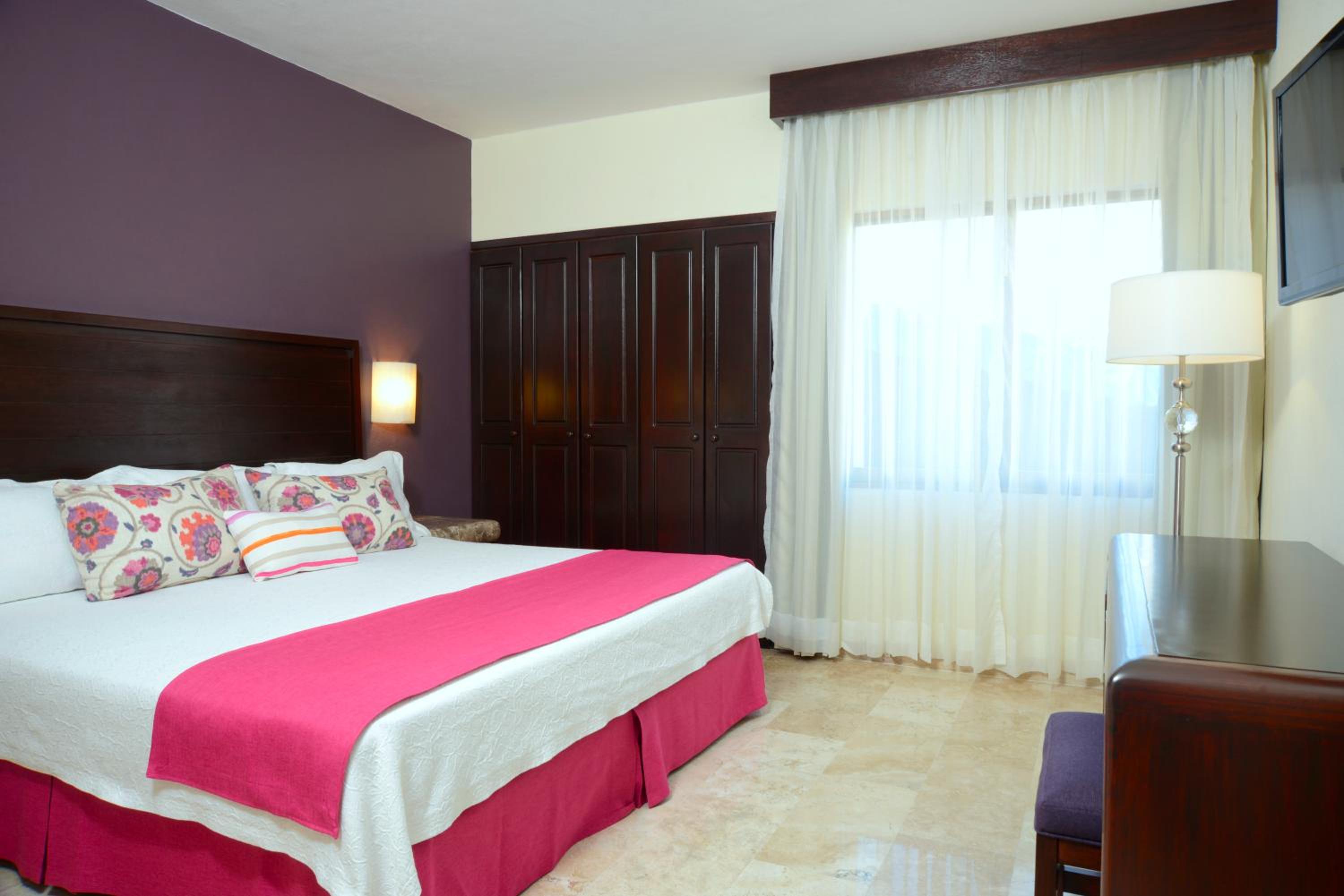 One bedroom Luxury Suite  - Photo 1