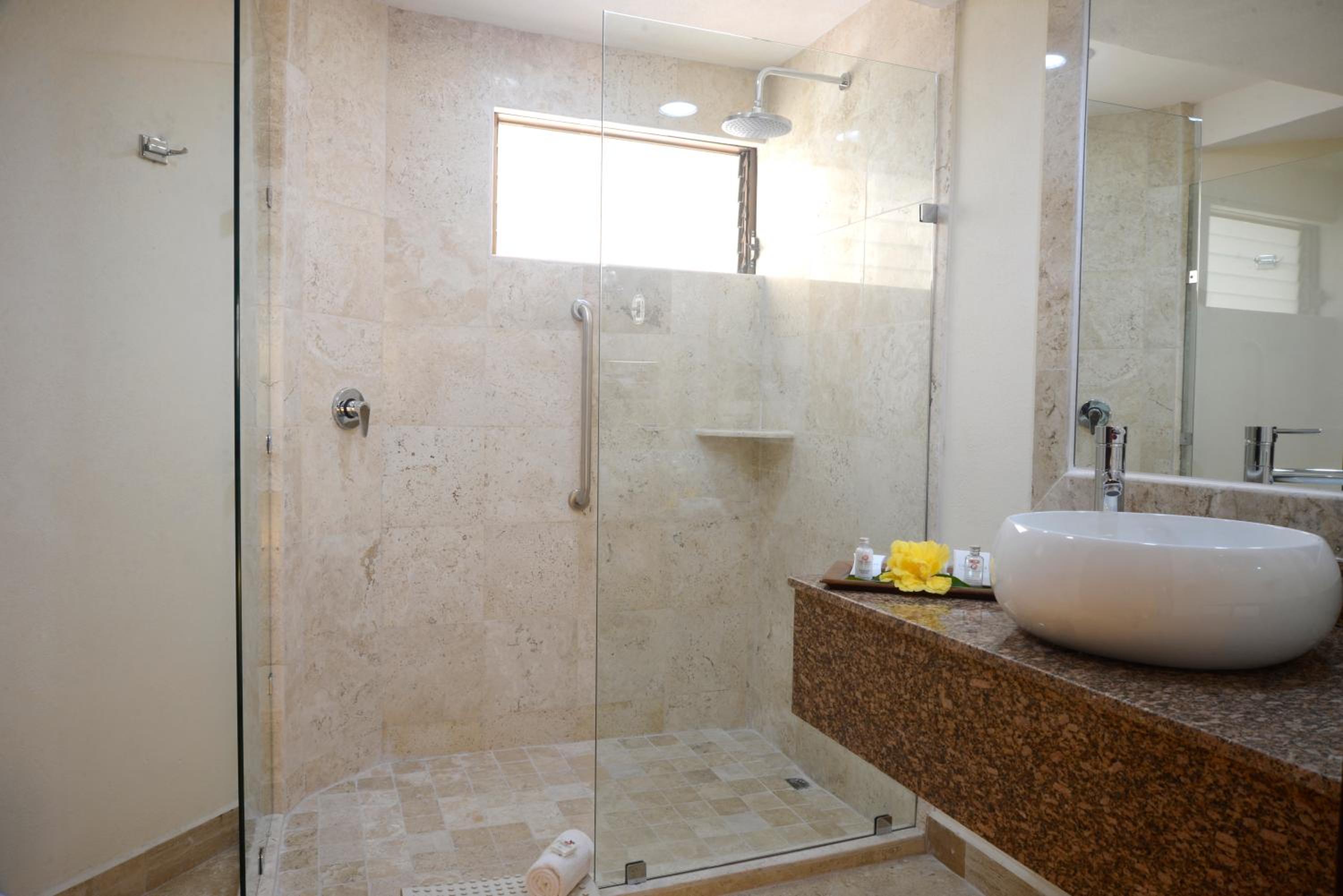 Two-Bedroom Luxury Suite - Photo 2