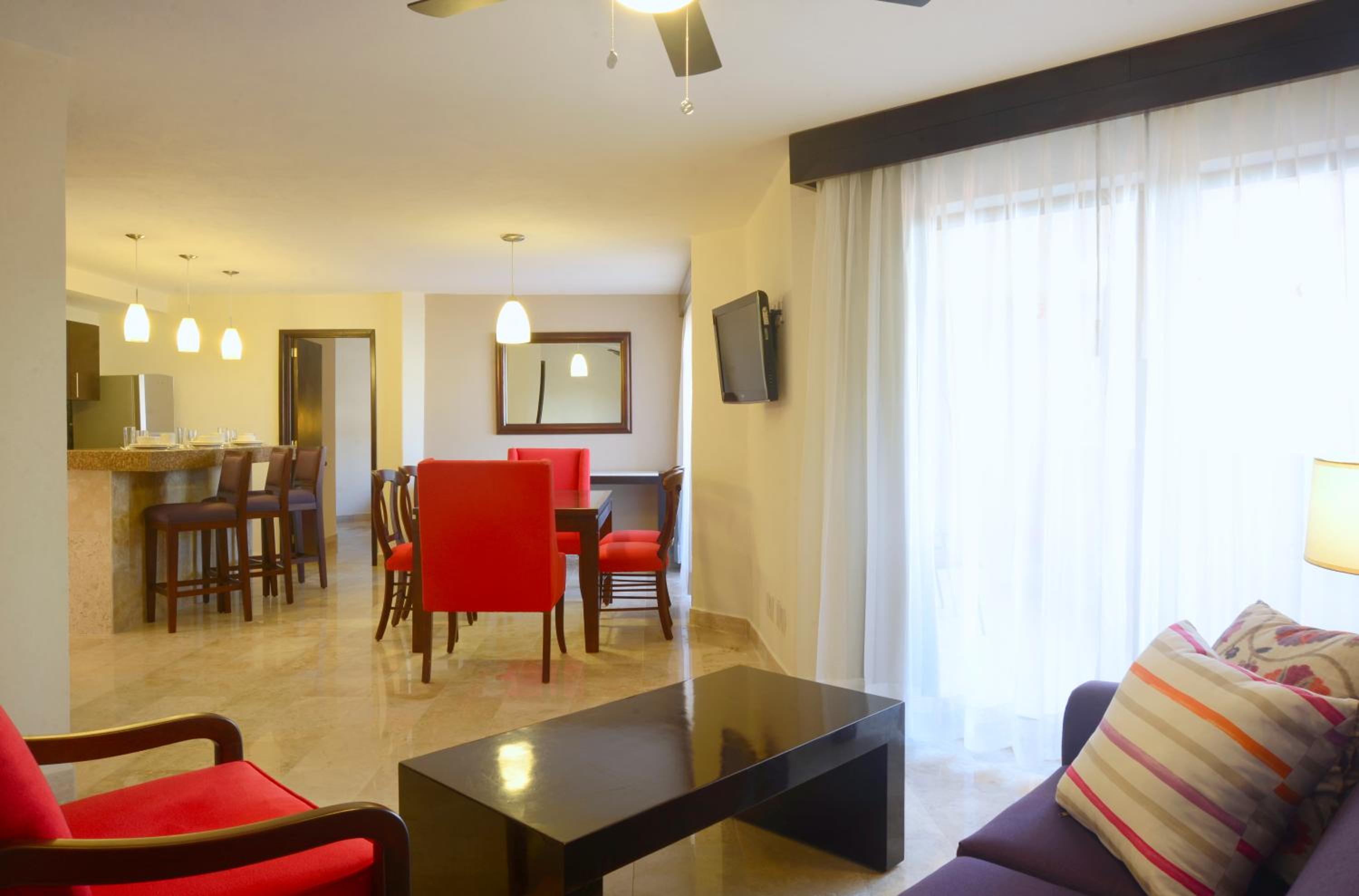 Two-Bedroom Luxury Suite - Photo 3