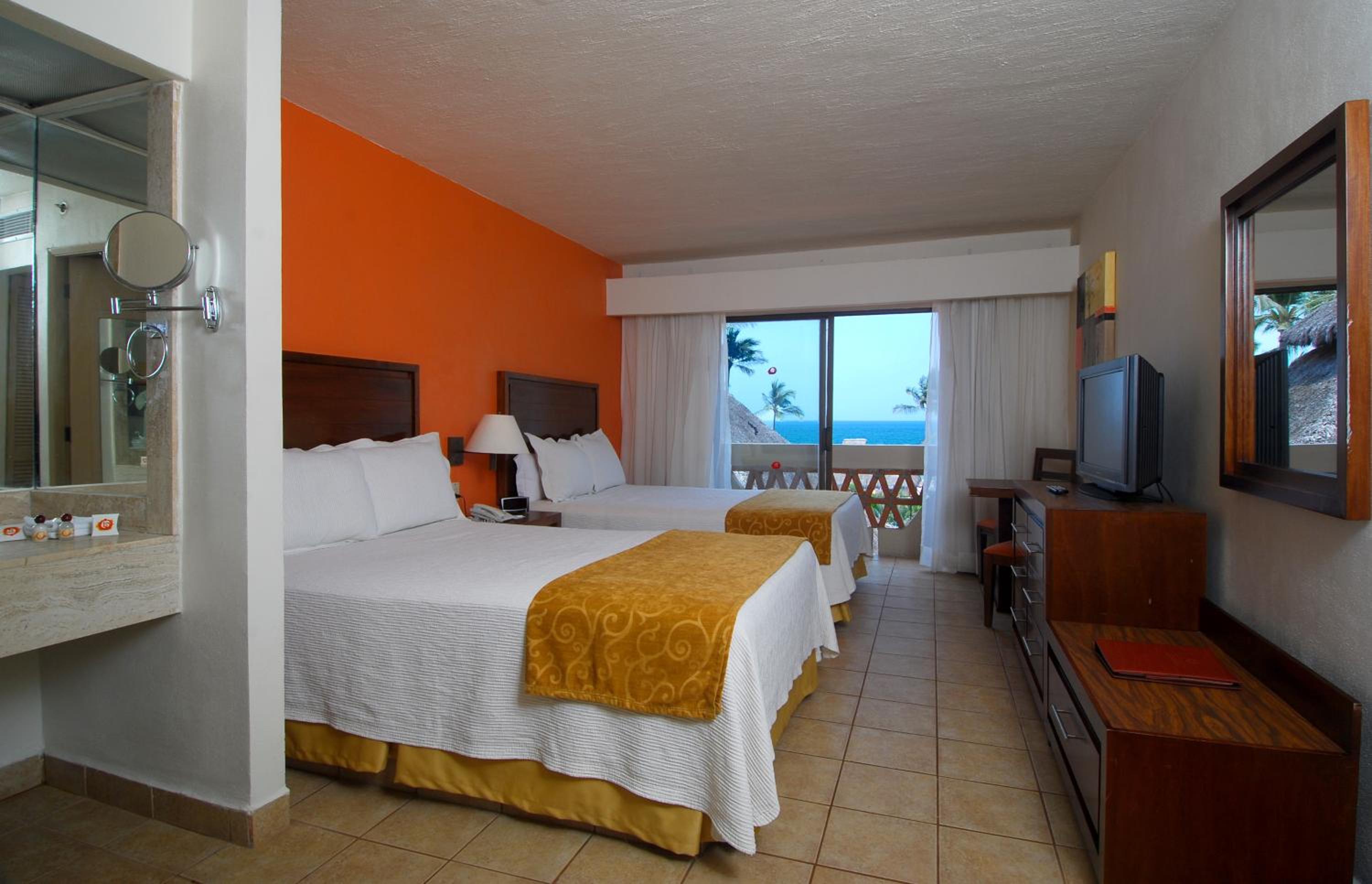 Deluxe Double Room with Side Sea View - Photo 1