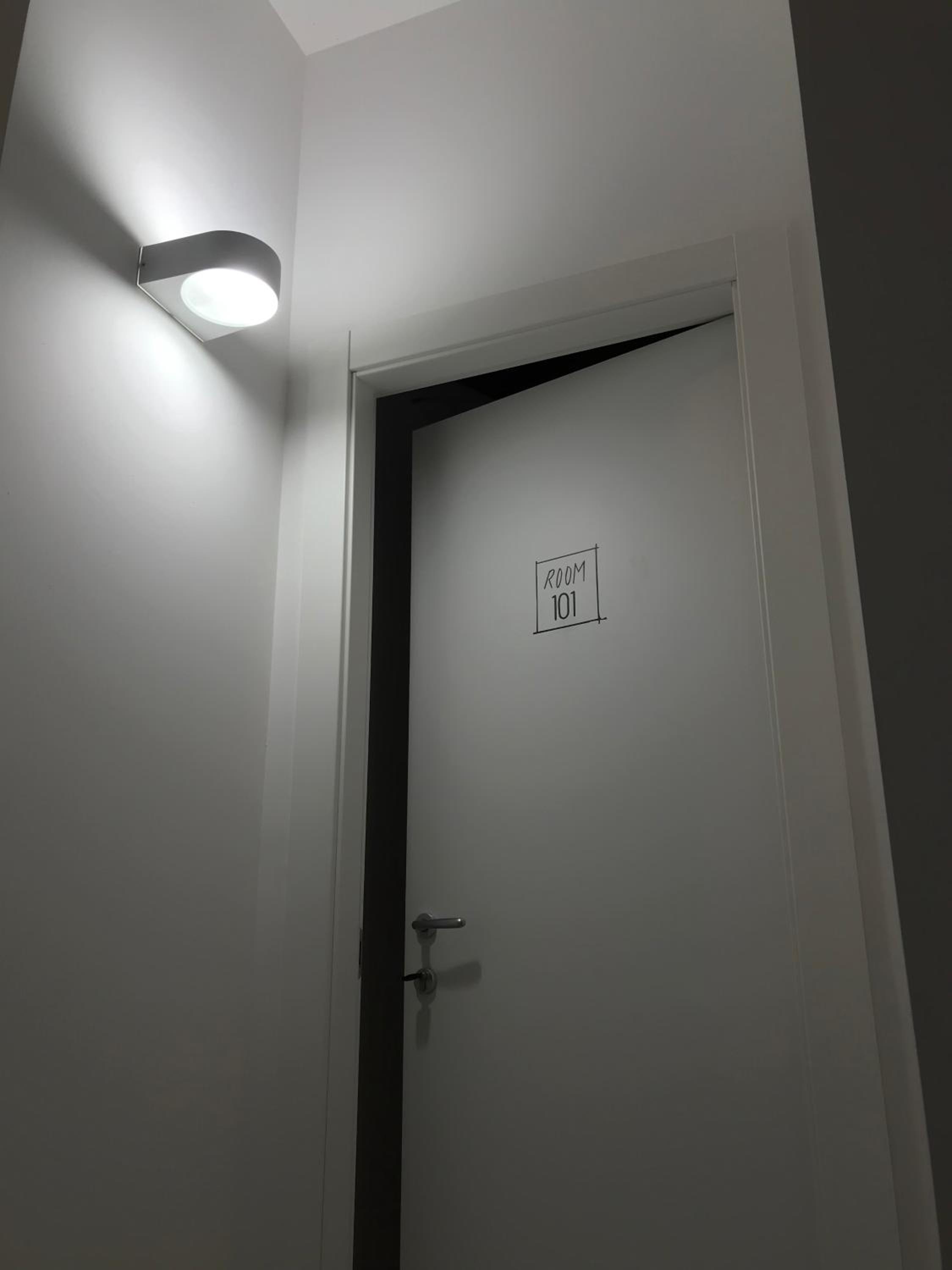 Deluxe Room - Photo 20
