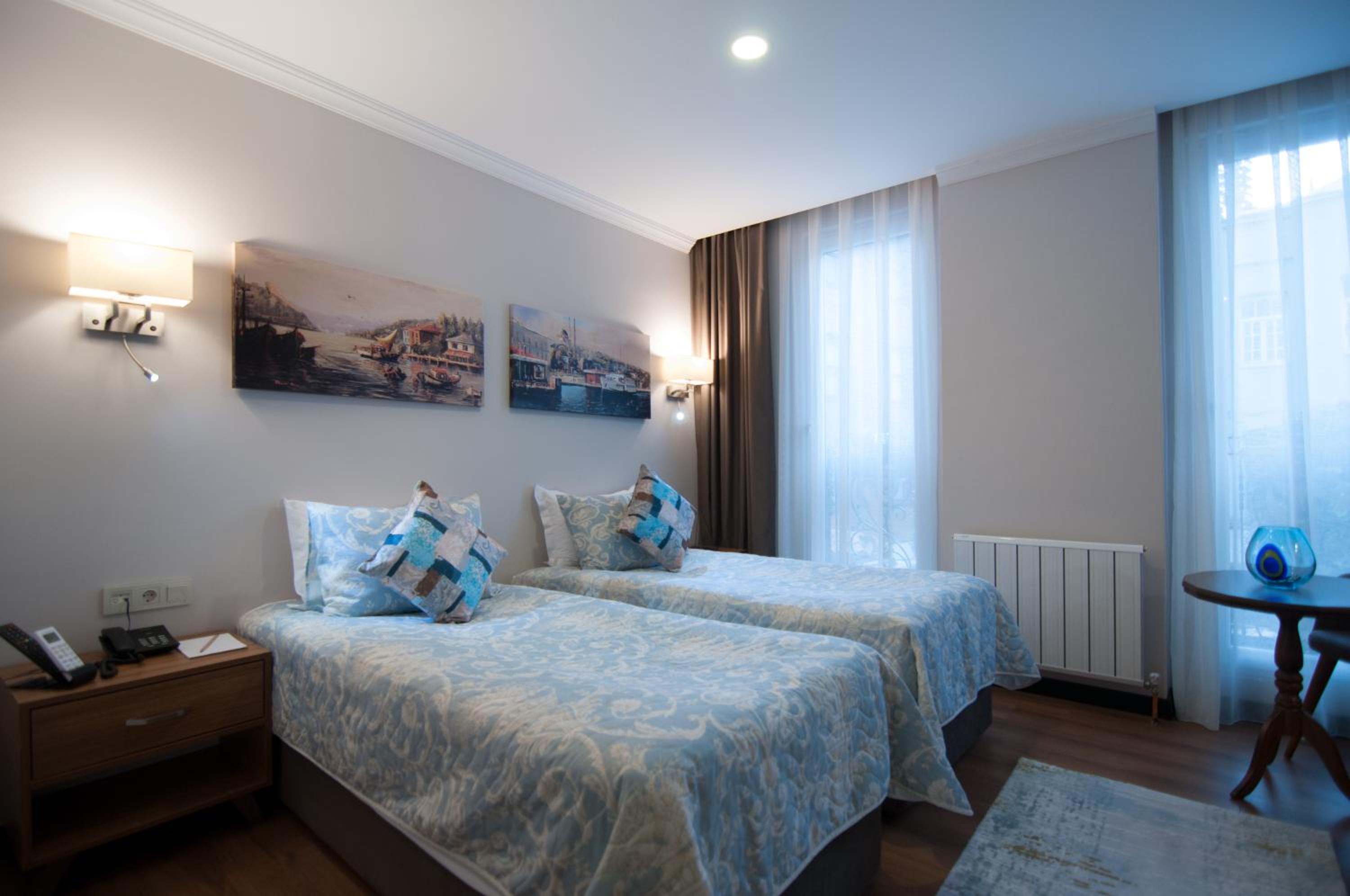 Superior Queen Room with Two Queen Beds photo 1