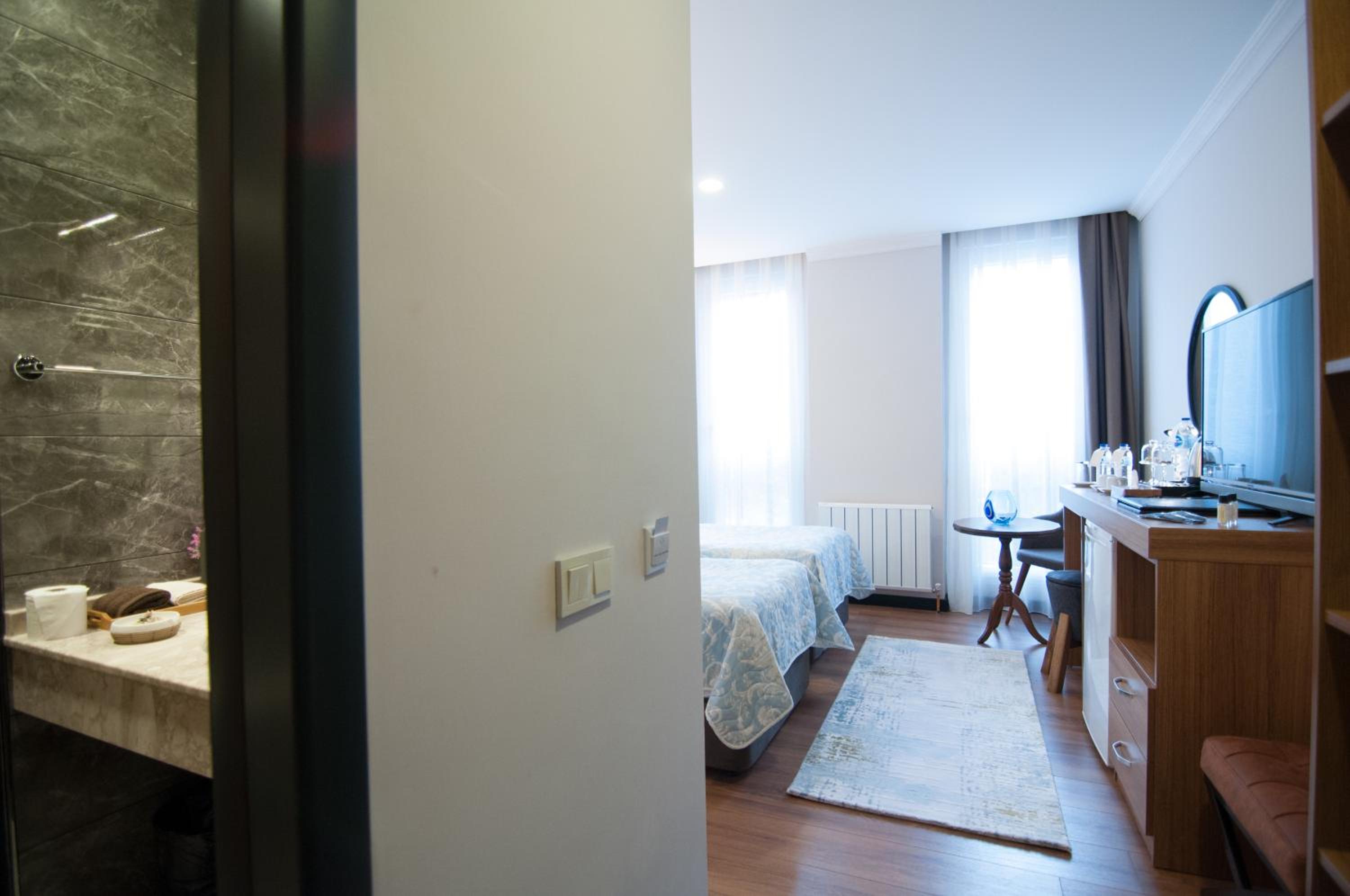Superior Queen Room with Two Queen Beds photo 2
