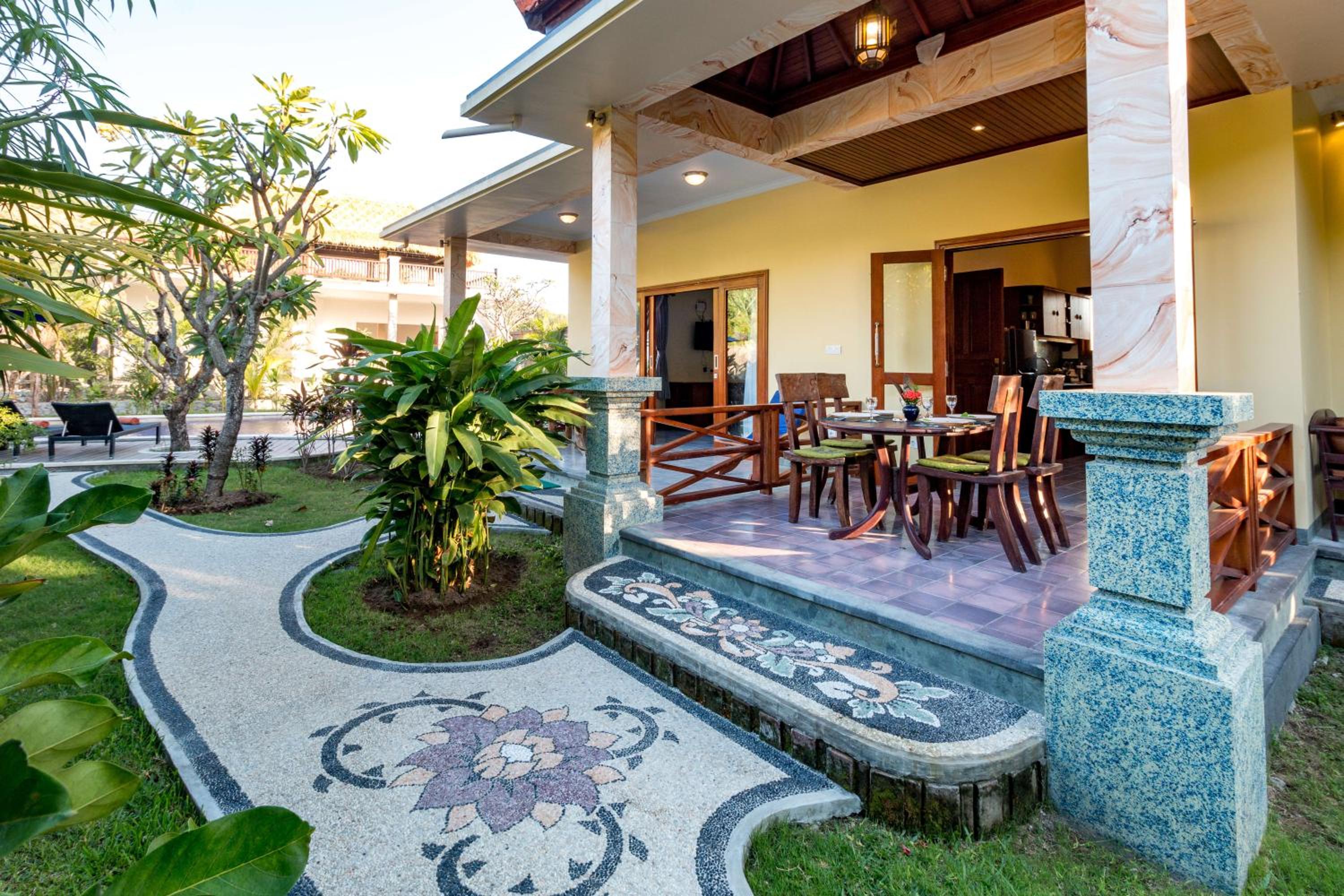 Villa with Garden View - Photo 35
