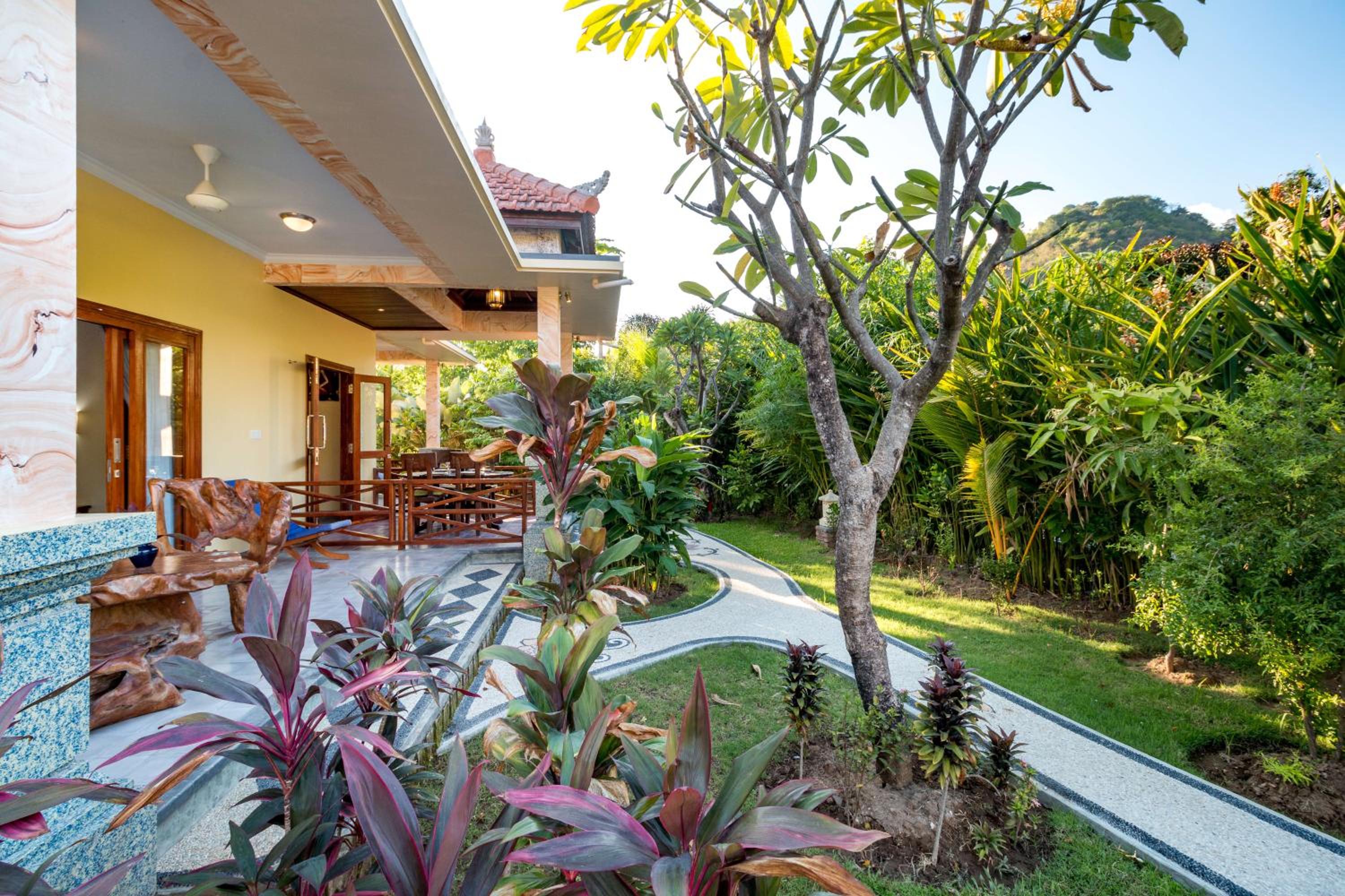 Villa with Garden View - Photo 3