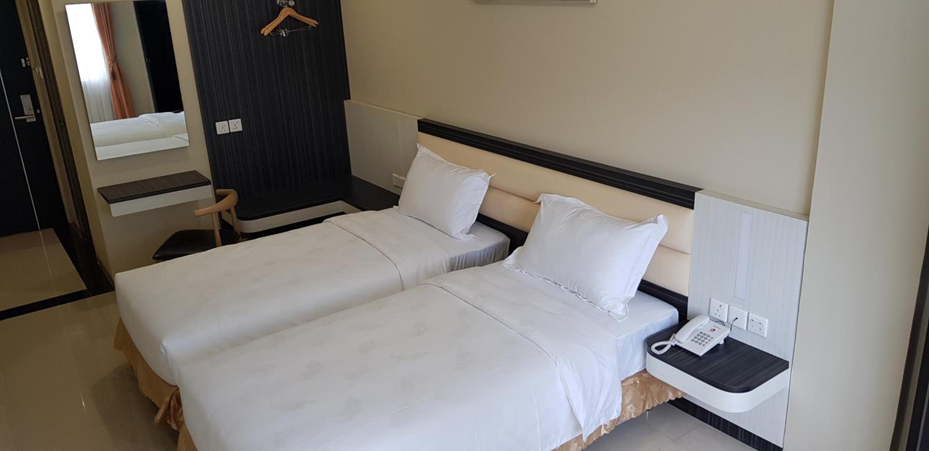 Twin Room - Photo 7