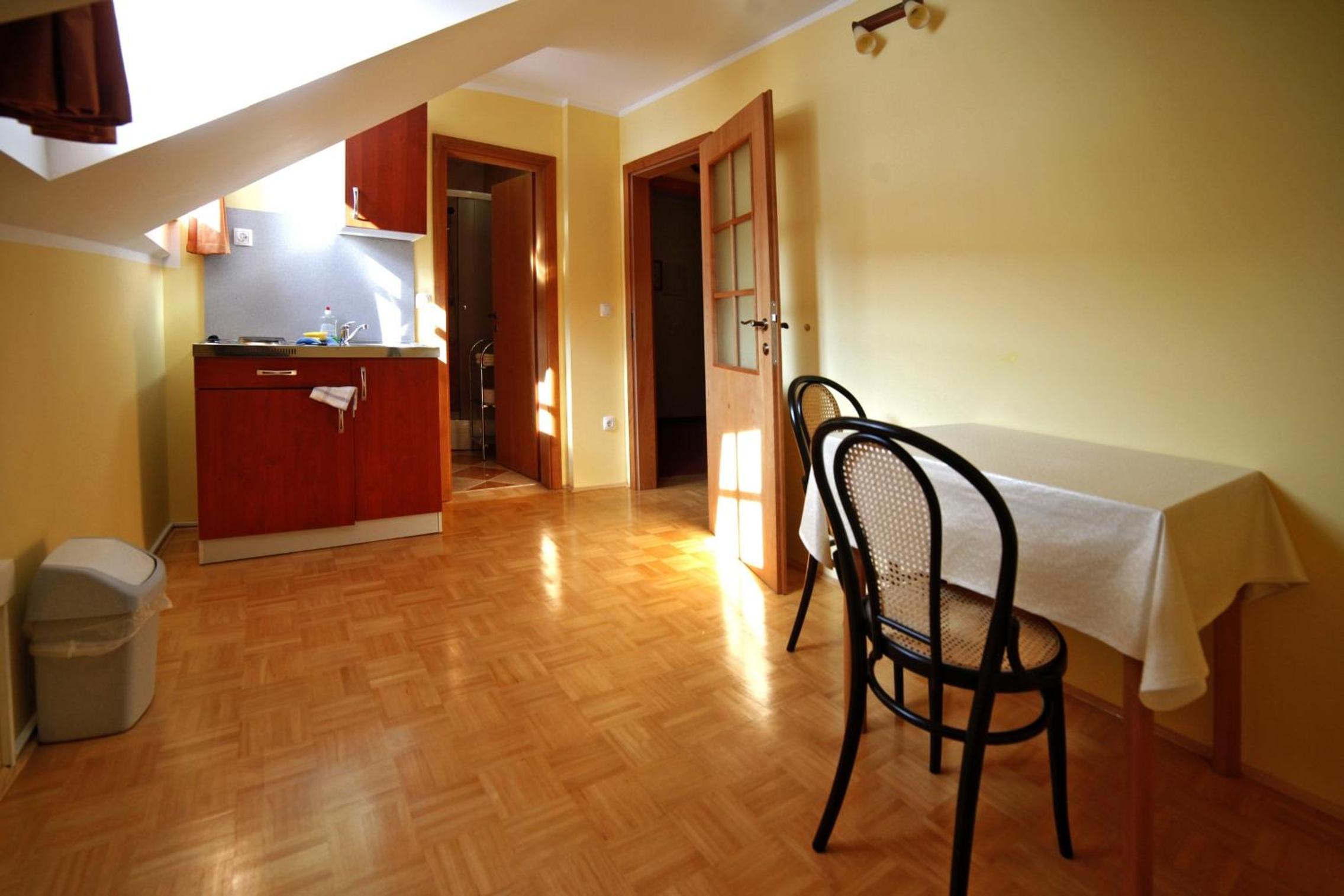 One-Bedroom Apartment photo 3