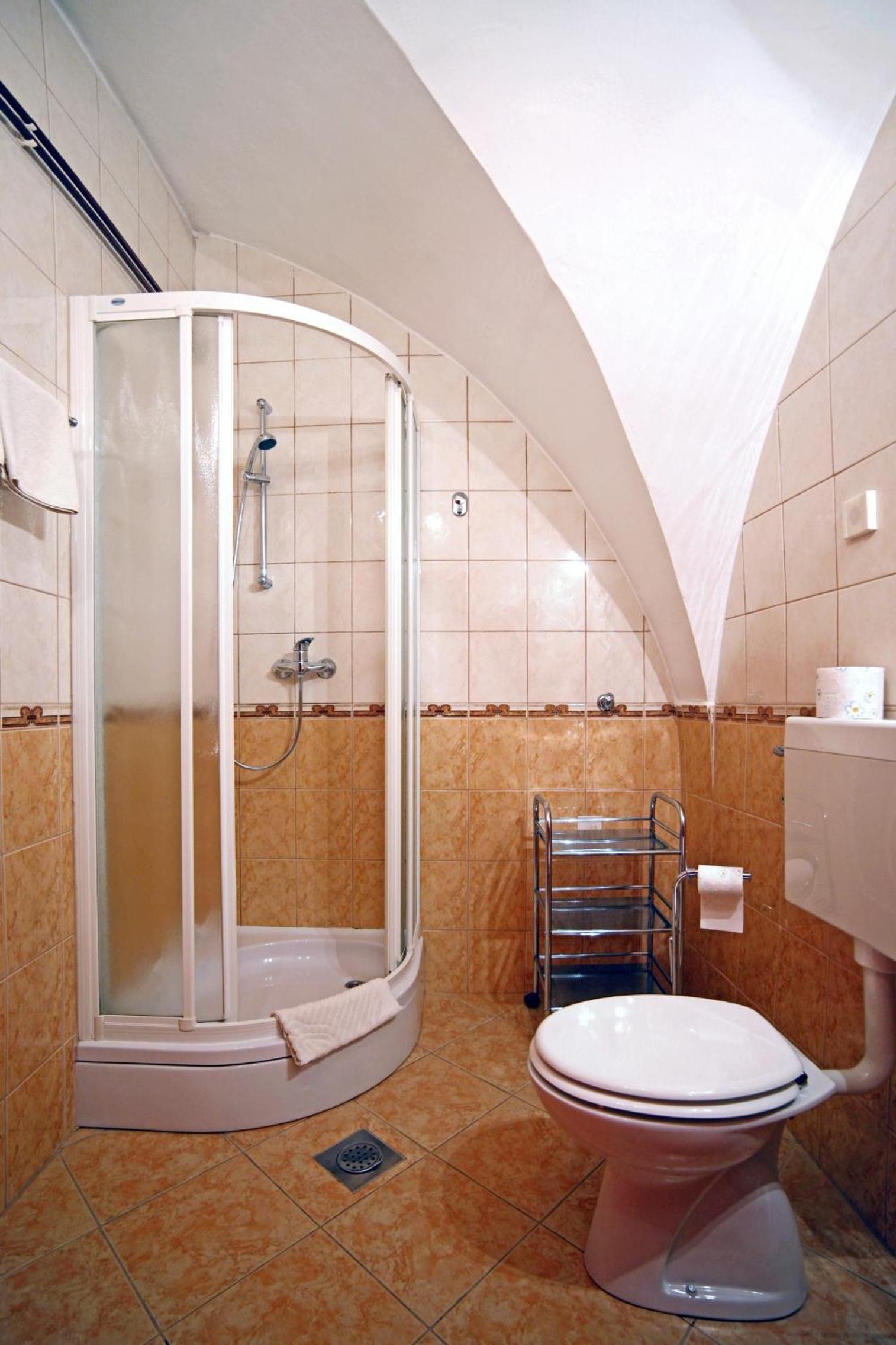 Standard Twin Room - Photo 5
