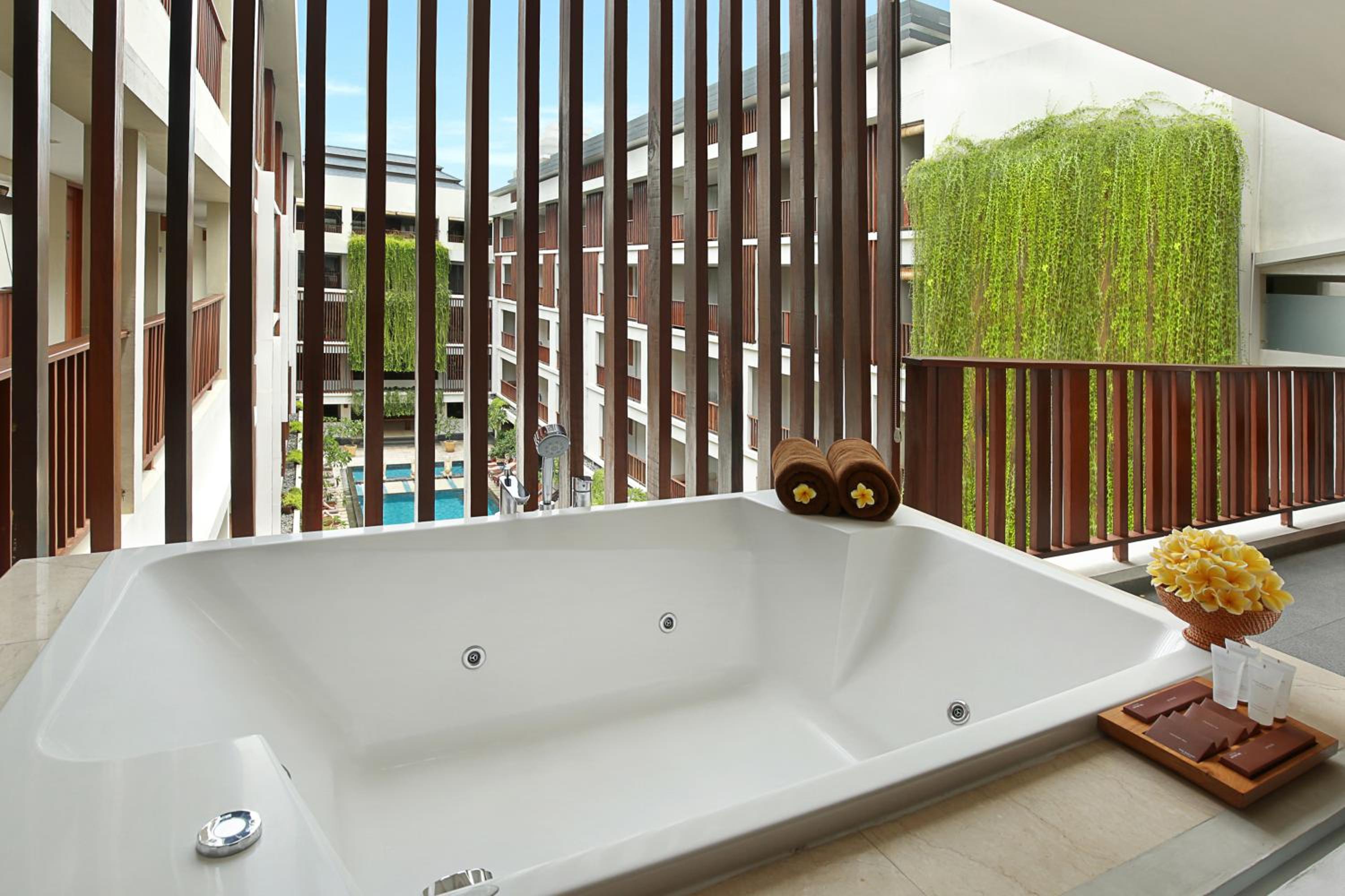 Magani Suite Pool View with Spa Bath and Daily Cocktails photo 2