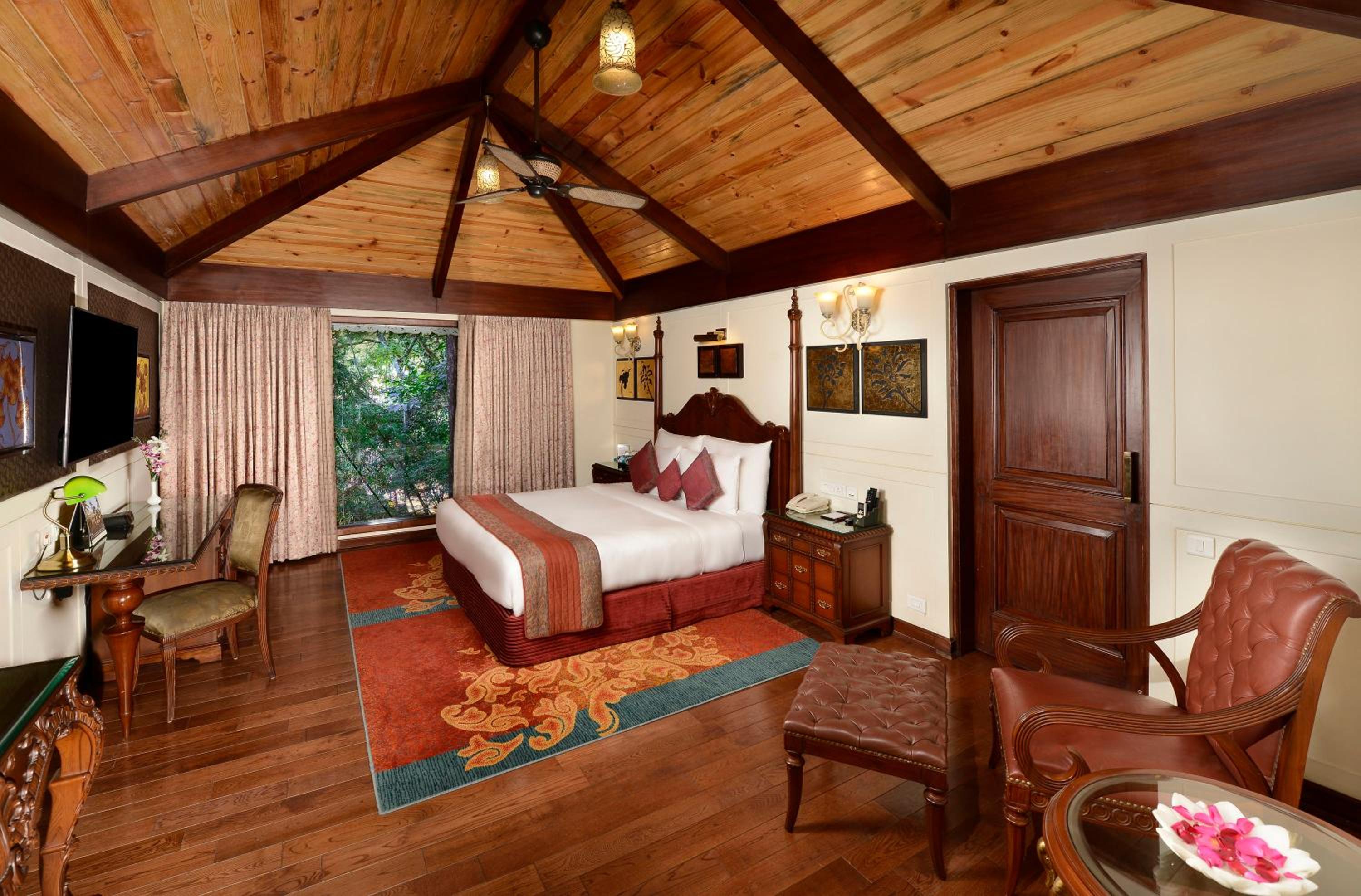 One-Bedroom Cottage - 10% Discount on Foods & Soft Beverages* | 15% Discounts on Laundry Services* | INR 500 spa credit during your stay on selective Massage services. TnC Apply.* | Free Minibar - 2 cans of soft Beverages (Once on Arrival) - Photo 1