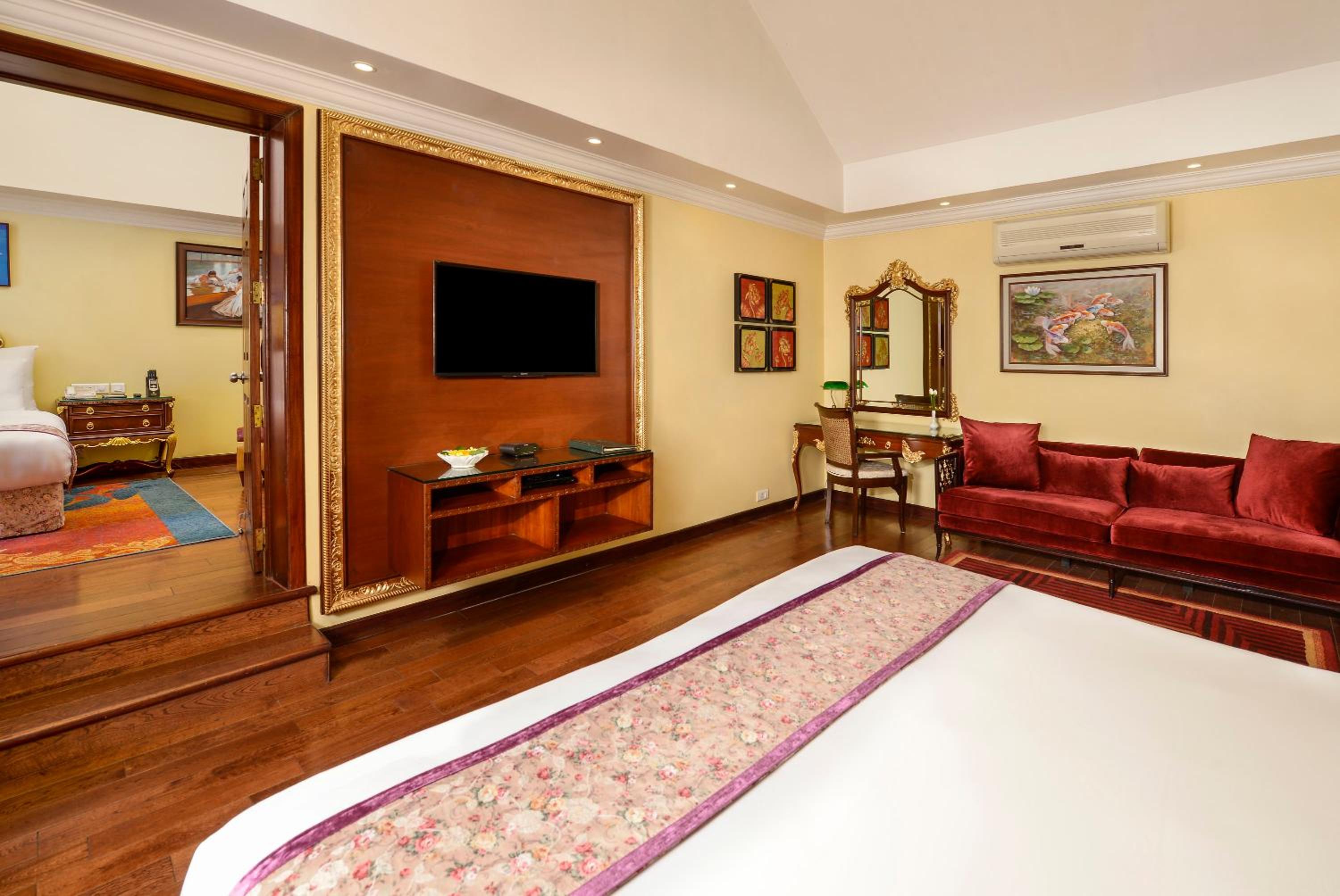 One-Bedroom Cottage - 10% Discount on Foods & Soft Beverages* | 15% Discounts on Laundry Services* | INR 500 spa credit during your stay on selective Massage services. TnC Apply.* | Free Minibar - 2 cans of soft Beverages (Once on Arrival) - Photo 3