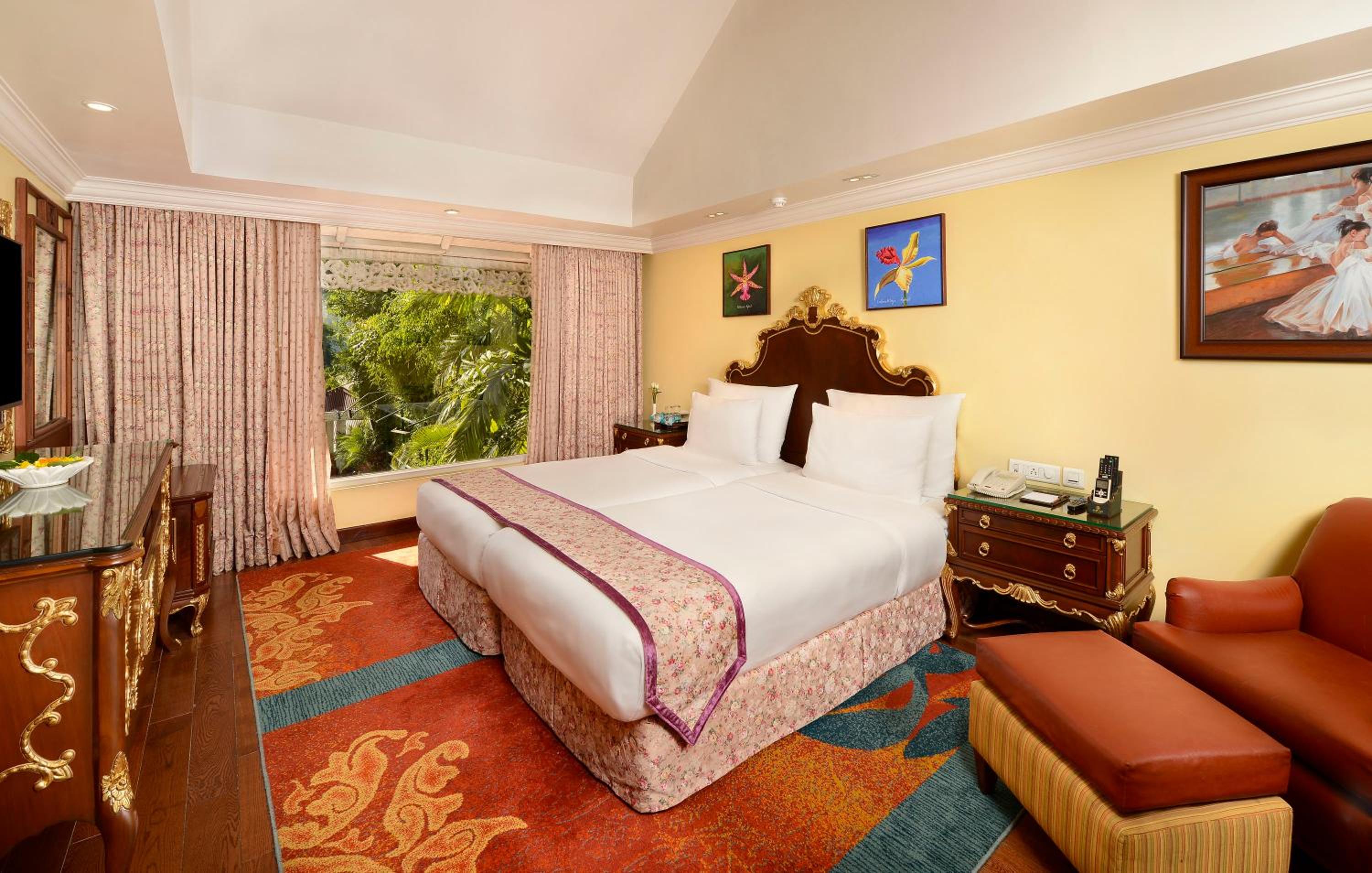 Imperial Villa - 10% Discount on Foods & Soft Beverages* | 15% Discounts on Laundry Services* | INR 500 spa credit during your stay on selective Massage services. TnC Apply.* | Free Minibar - 2 cans of soft Beverages (Once on Arrival) - Photo 4