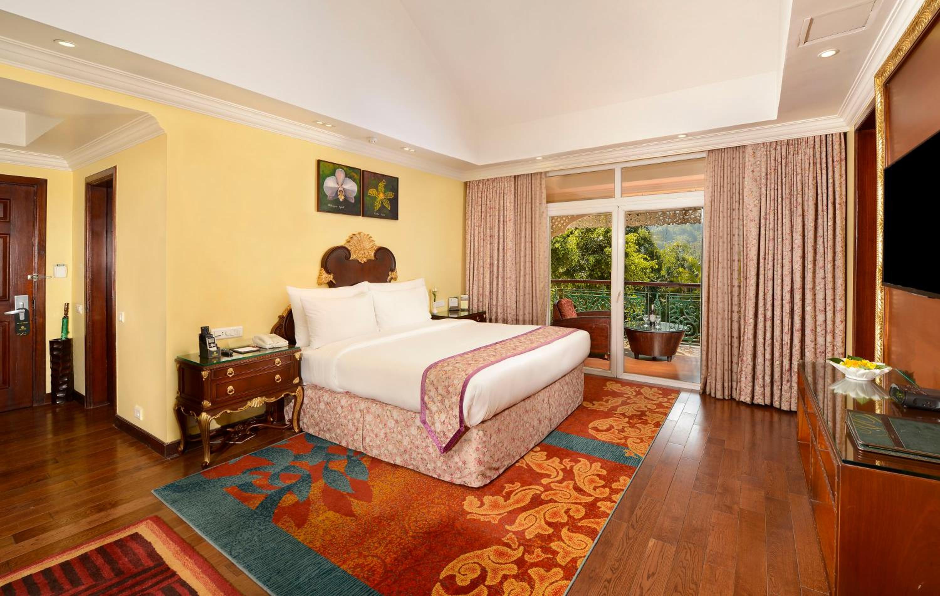 Imperial Villa - 10% Discount on Foods & Soft Beverages* | 15% Discounts on Laundry Services* | INR 500 spa credit during your stay on selective Massage services. TnC Apply.* | Free Minibar - 2 cans of soft Beverages (Once on Arrival) - Photo 3
