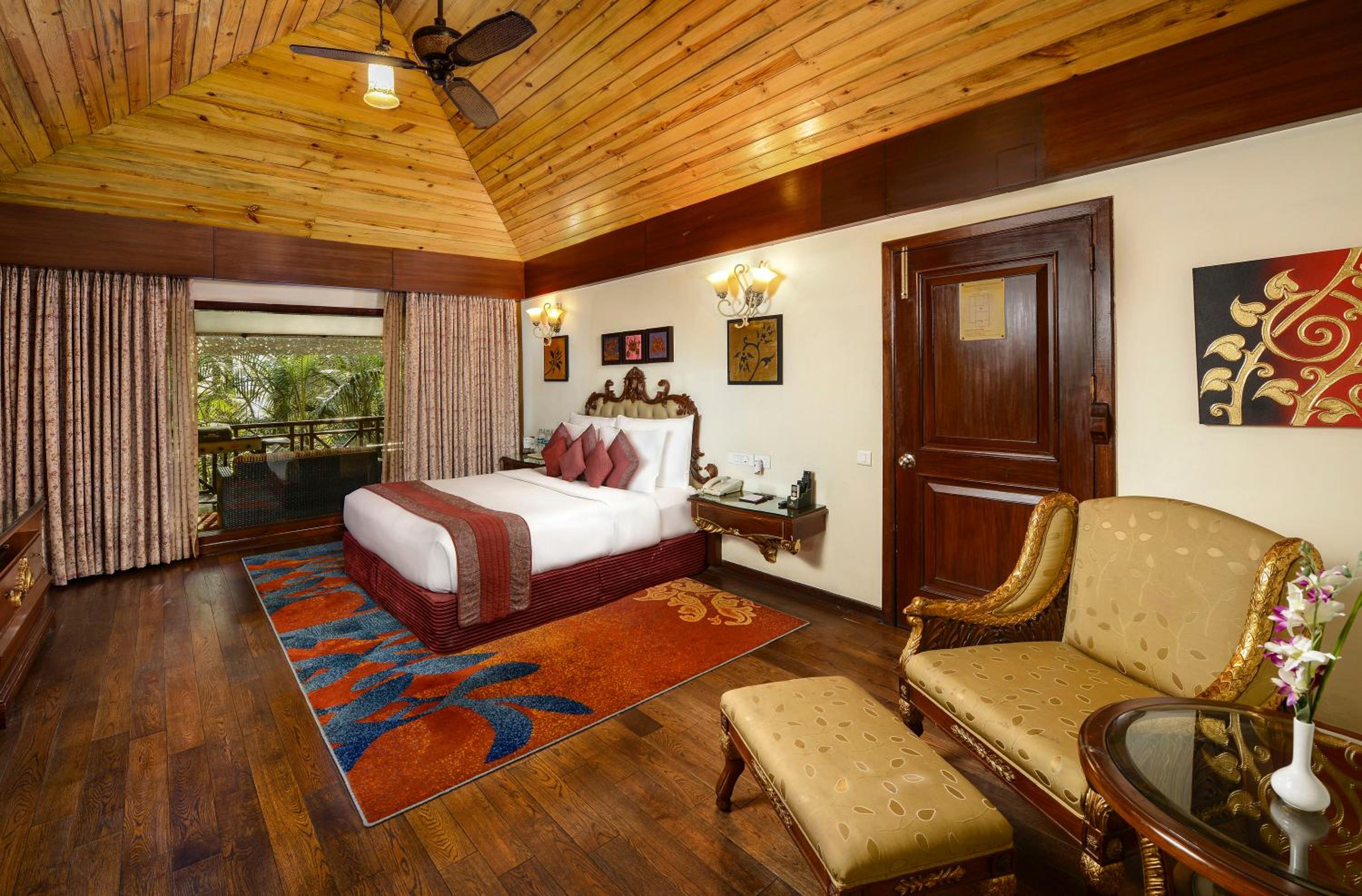 Family Room - 10% Discount on Foods & Soft Beverages* | 15% Discounts on Laundry Services* | INR 500 spa credit during your stay on selective Massage services. TnC Apply.* | Free Minibar - 2 cans of soft Beverages (Once on Arrival) - Photo 3