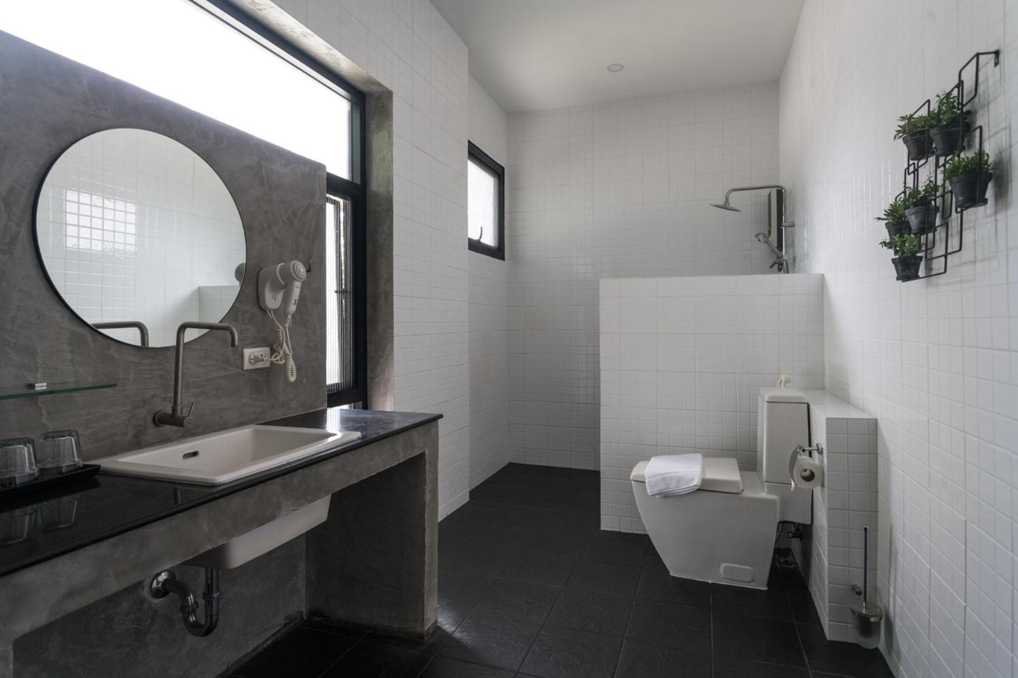 Double Room with River View - Photo 4