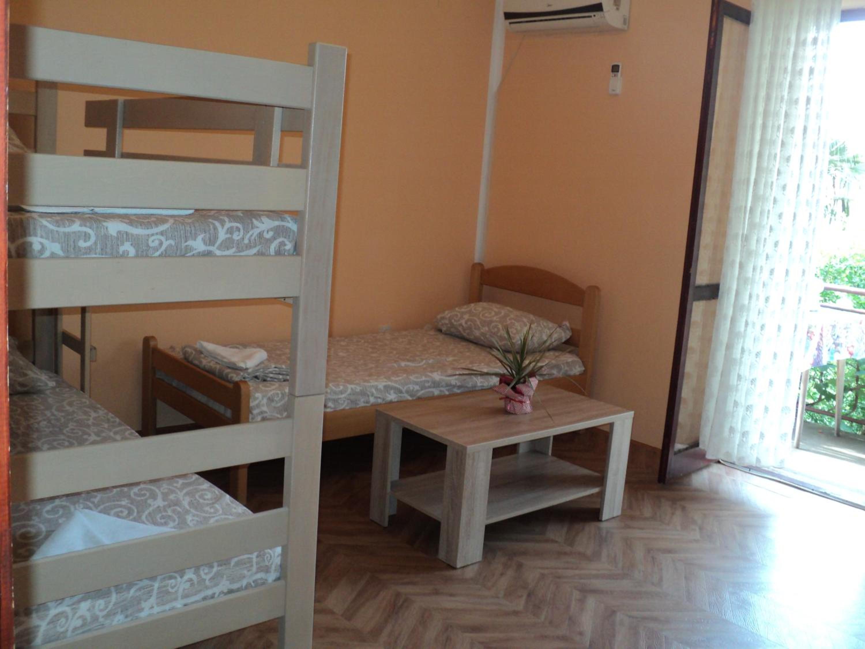 One-Bedroom Apartment with Mountain View