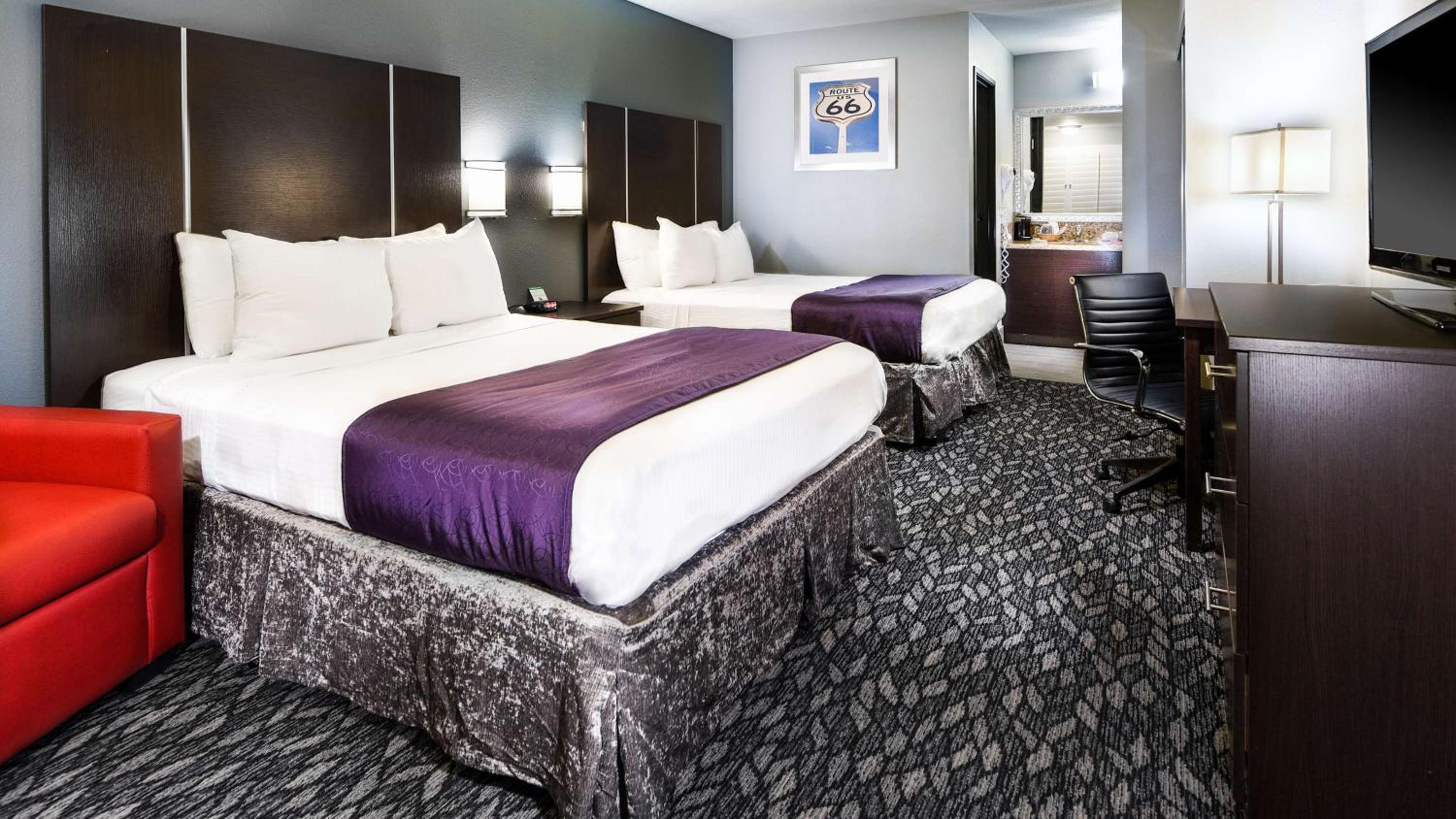 Queen Room with Two Queen Beds - Non-Smoking - Photo 1