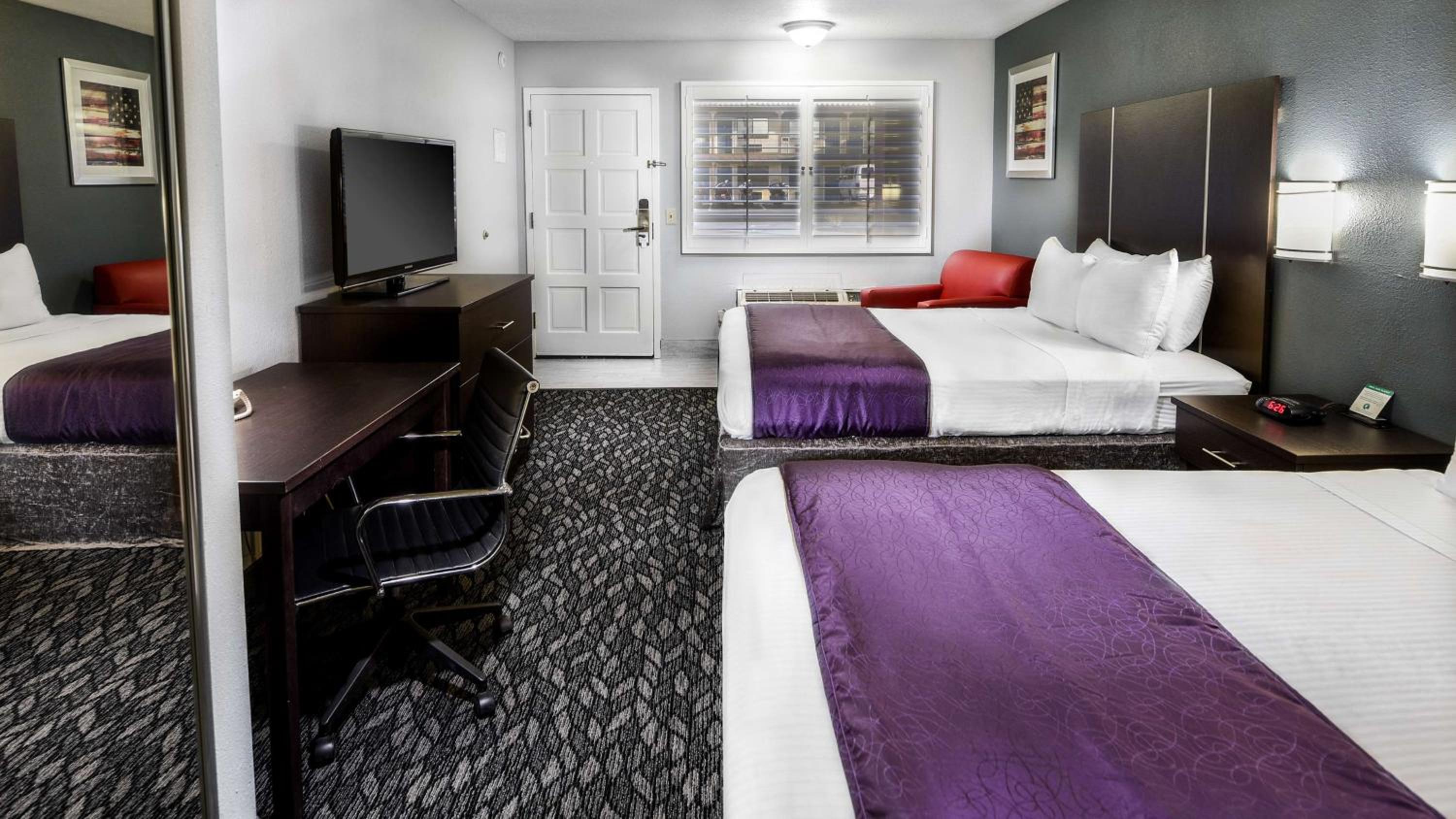 Large Queen Room with Two Queen Beds - Non-Smoking - Photo 1