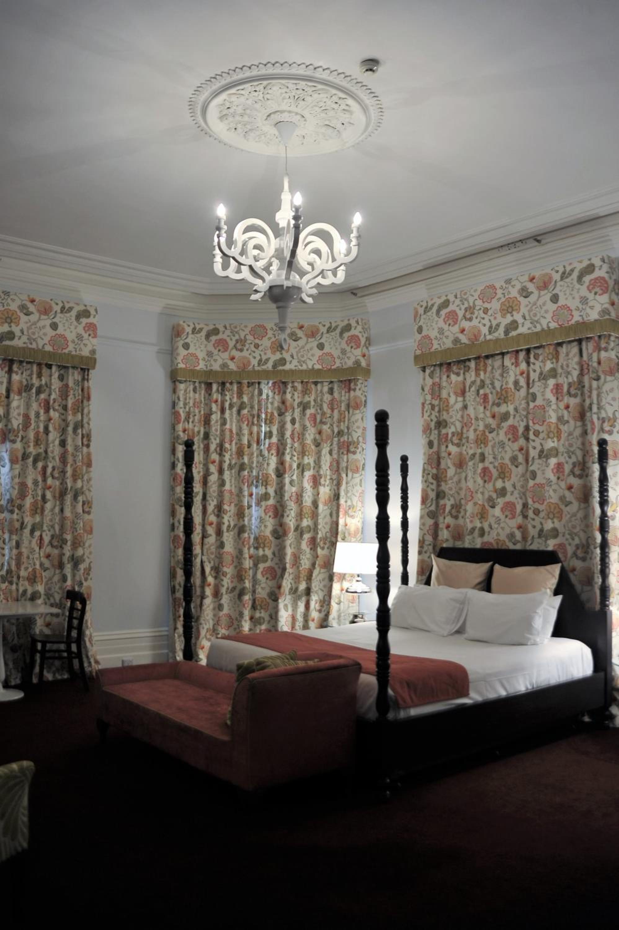Deluxe Heritage Corner Room photo 3