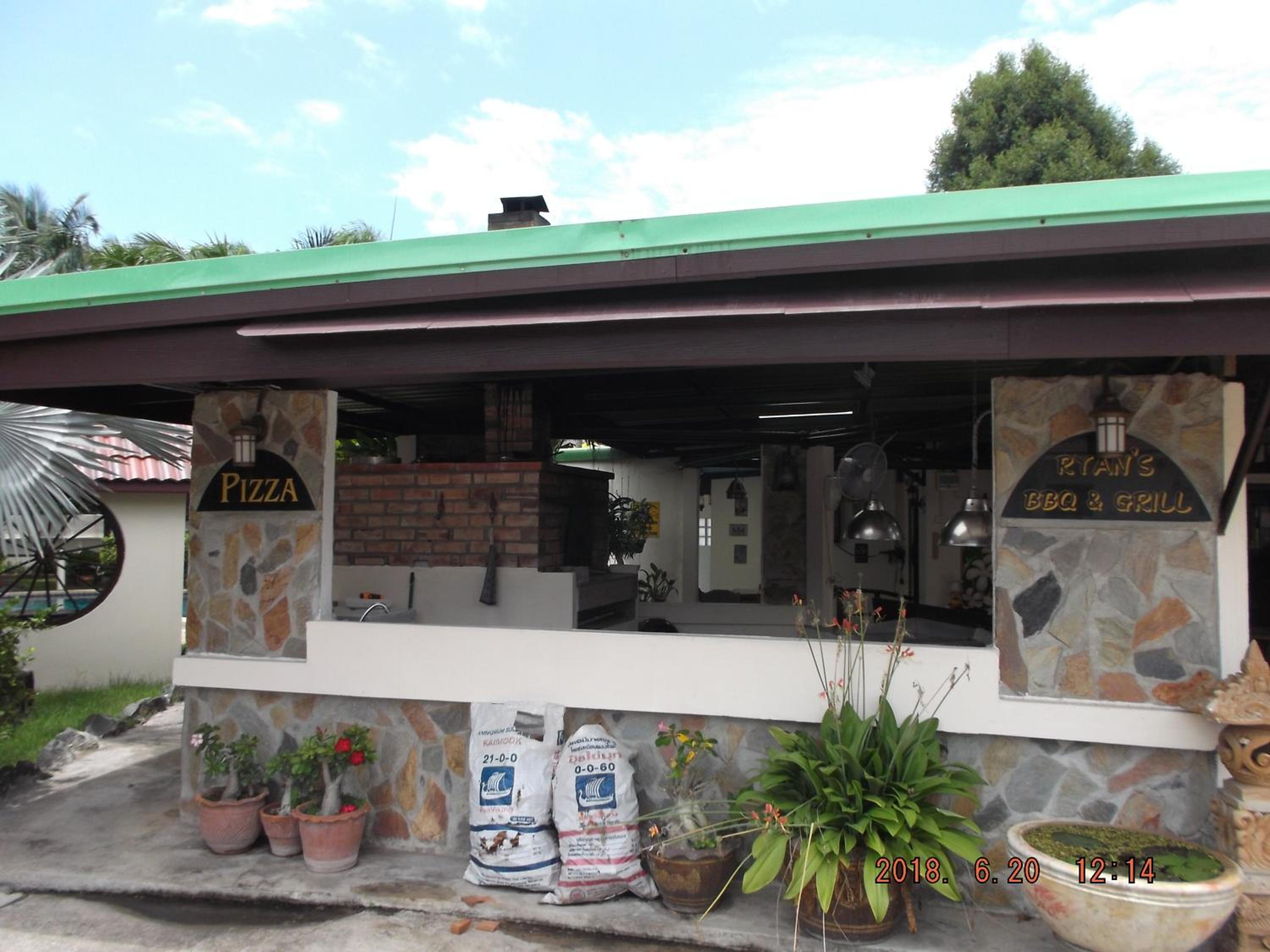 Family Bungalow - Photo 3