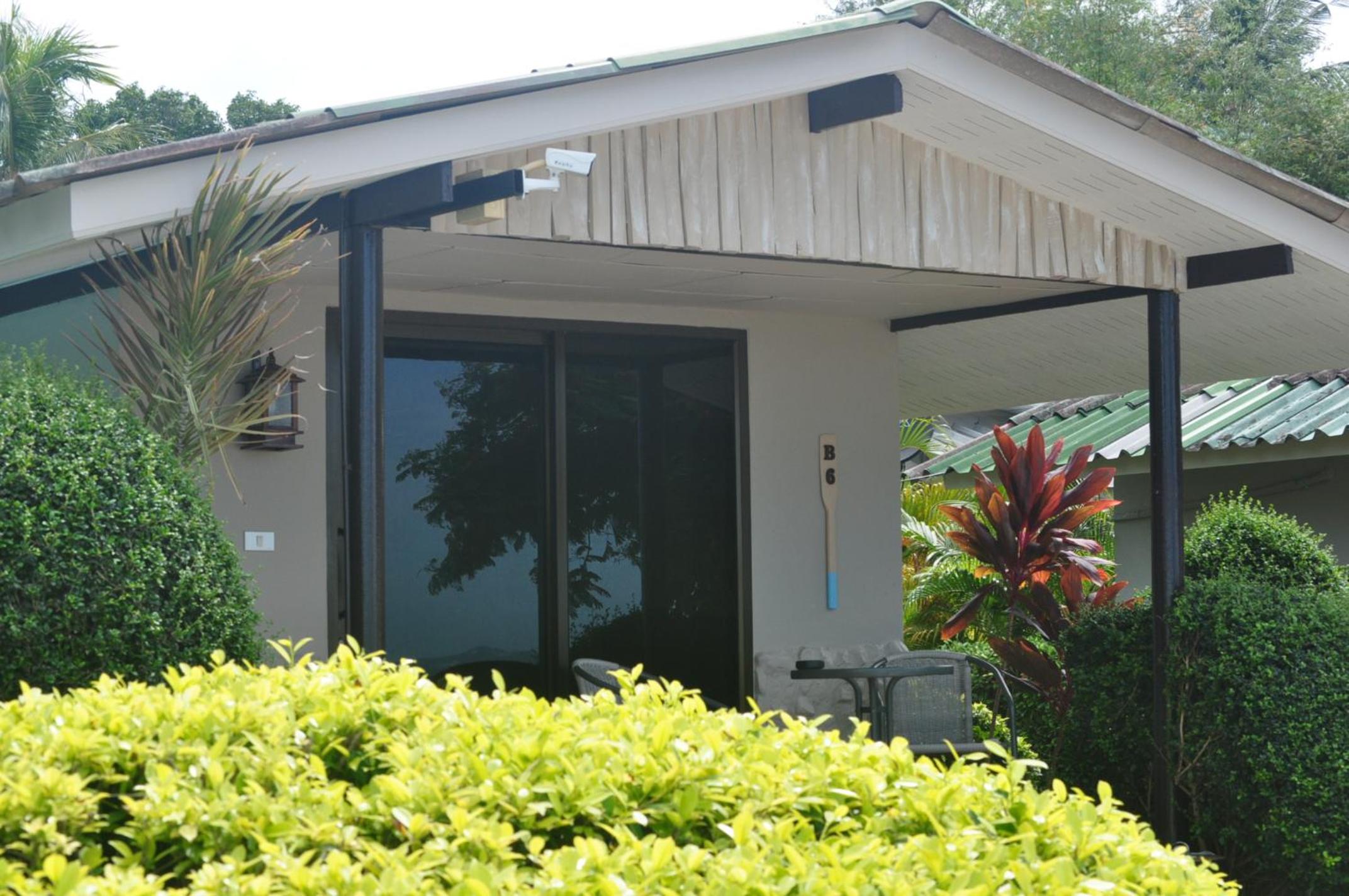 Beach Bungalow photo 3