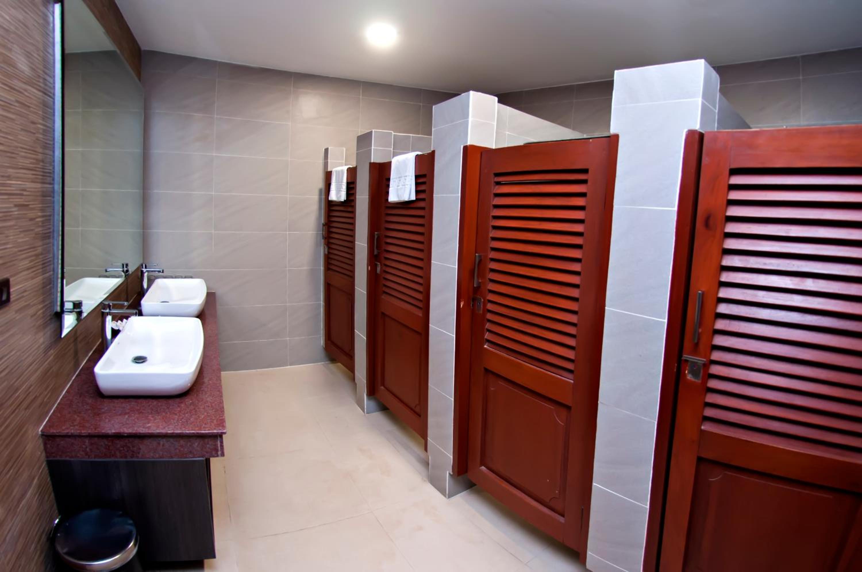 6-Bed Mixed Dormitory Room photo 2