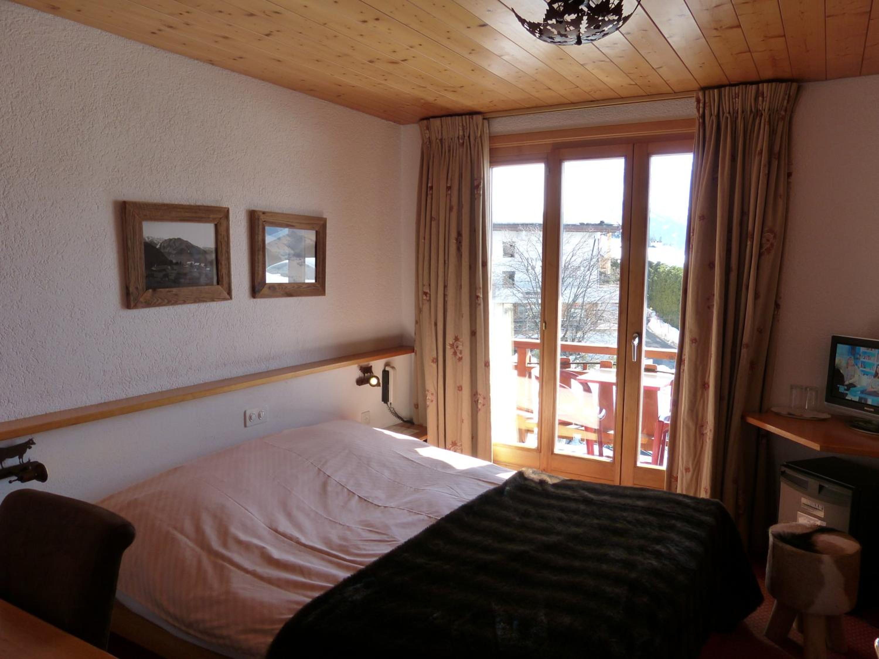 Twin Room with Mountain View photo 3