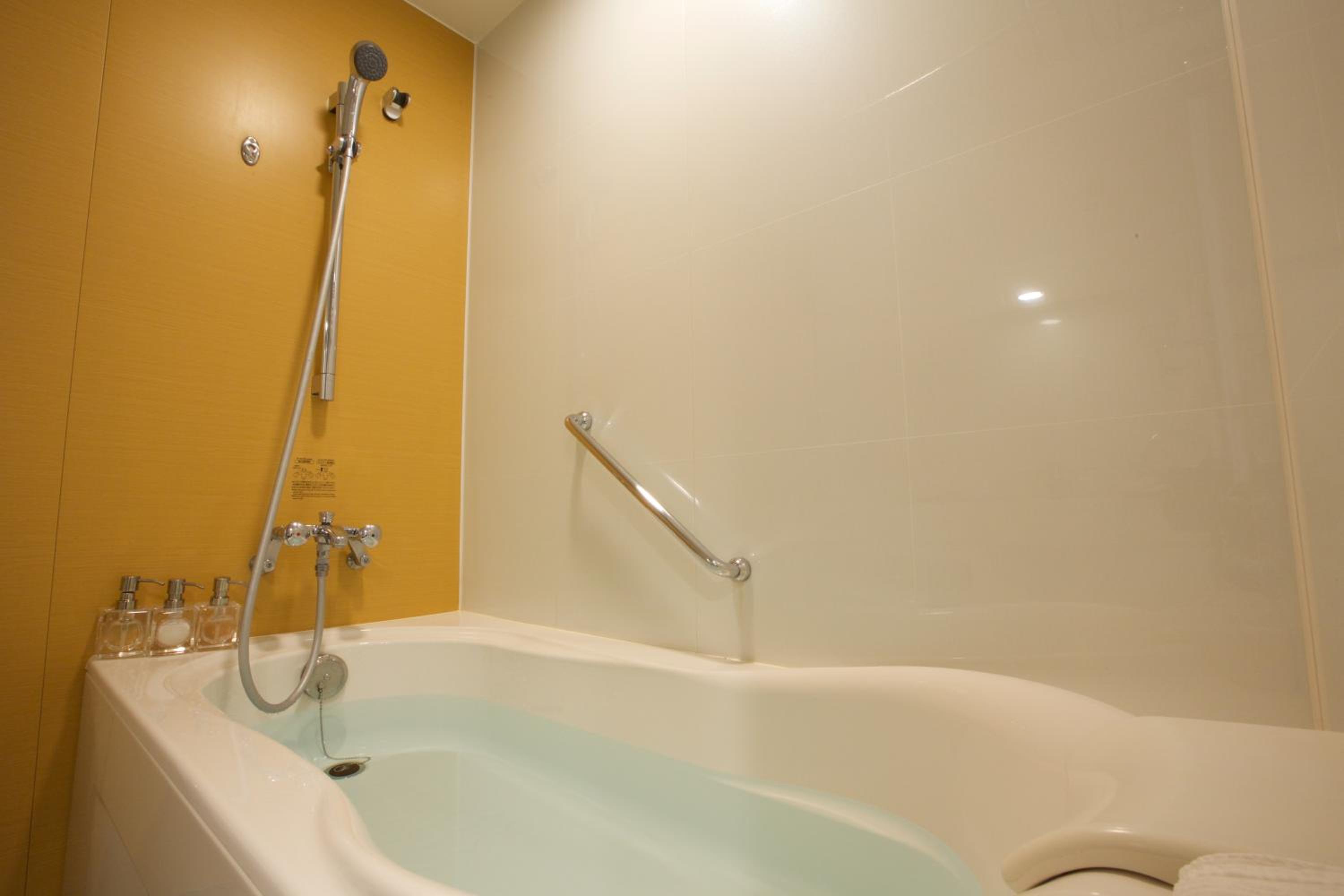 Standard Double Room - Non-Smoking thumbnail 6