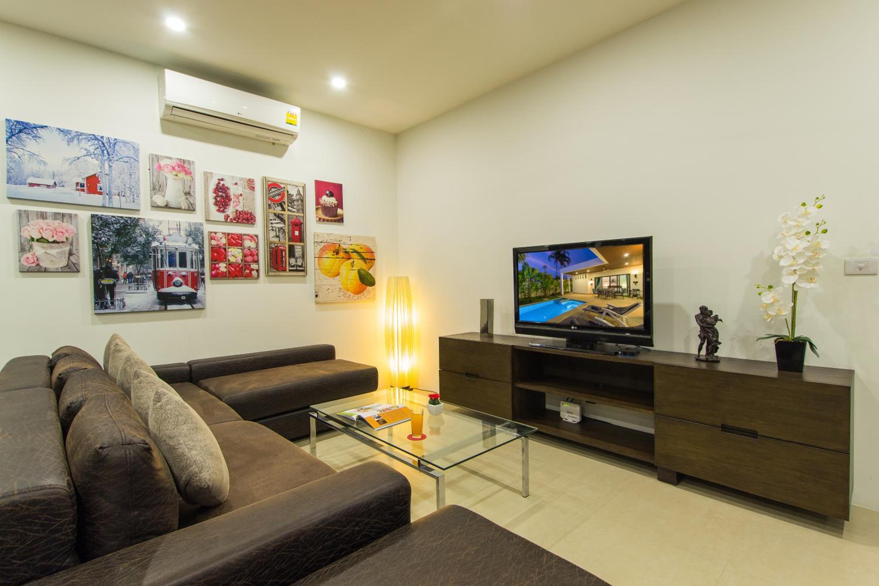 Villa photo 1