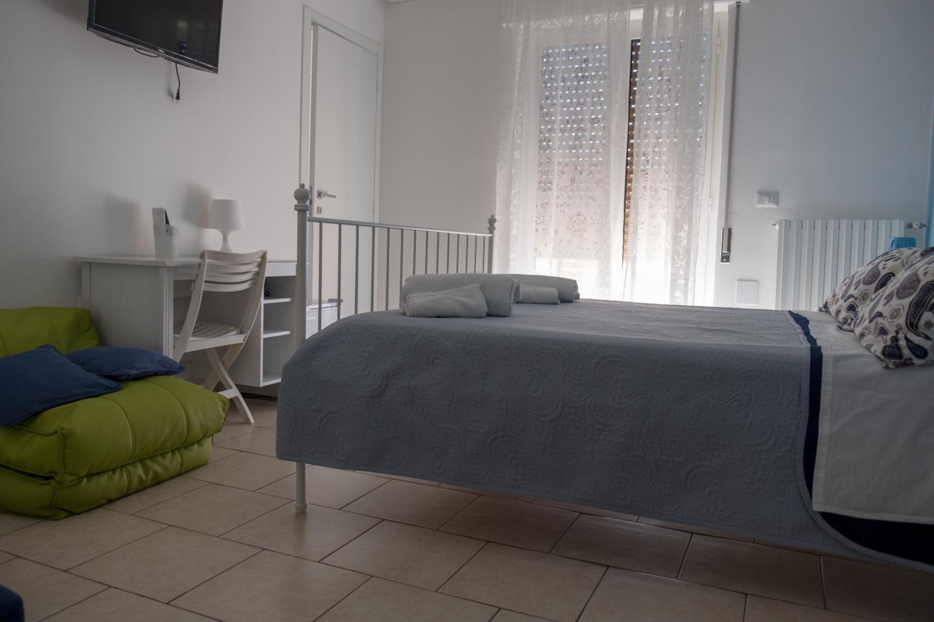 Double Room with Private Bathroom photo 3