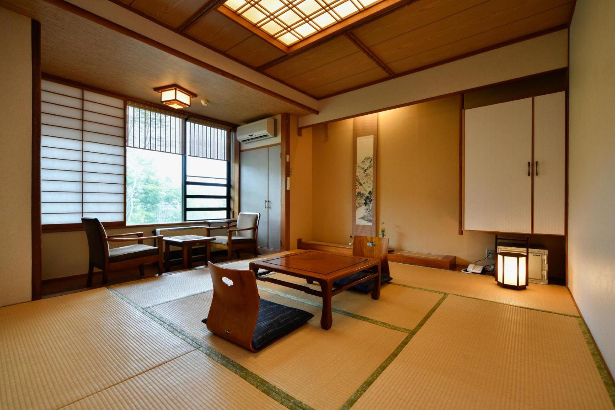 Japanese-Style Room with Shared Bathroom - Photo 2