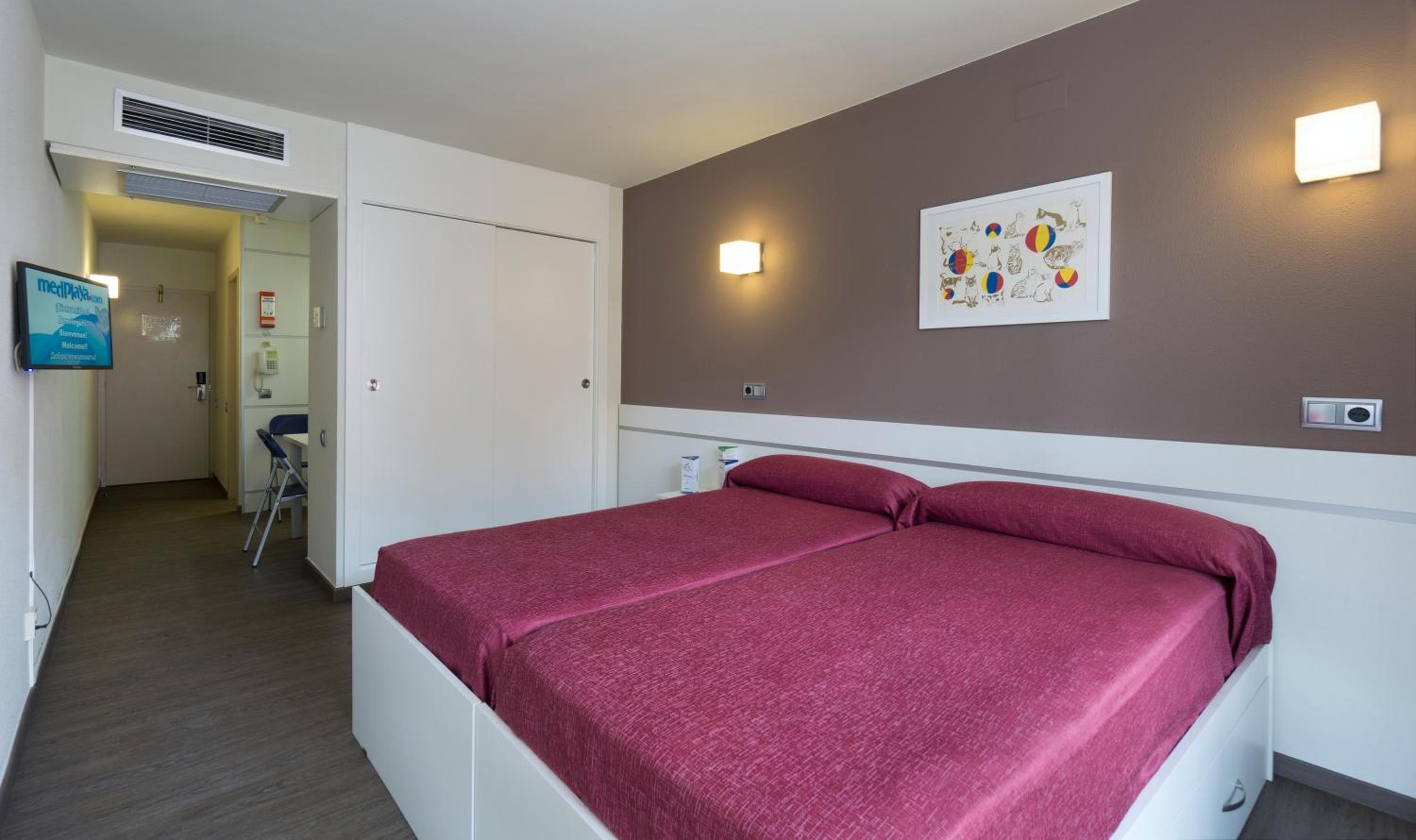 Studio (2 Adults) - Photo 1