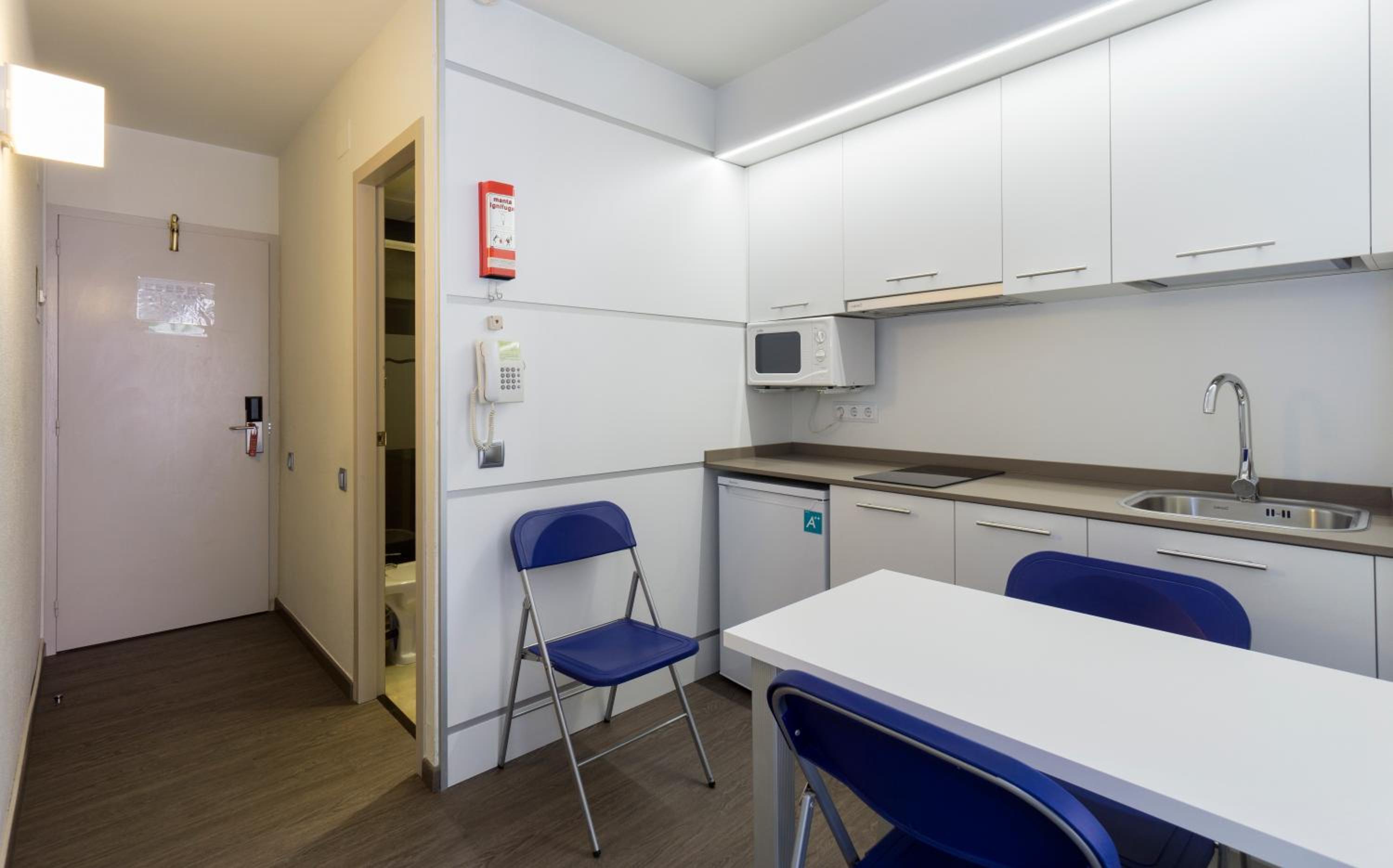 Studio (3 Adults) - Photo 2
