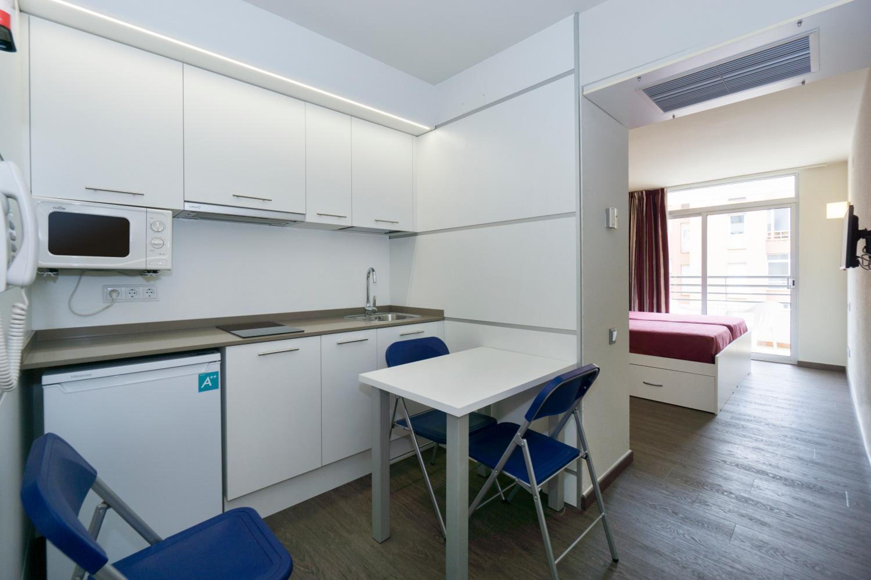 Studio (2 Adults) - Photo 2