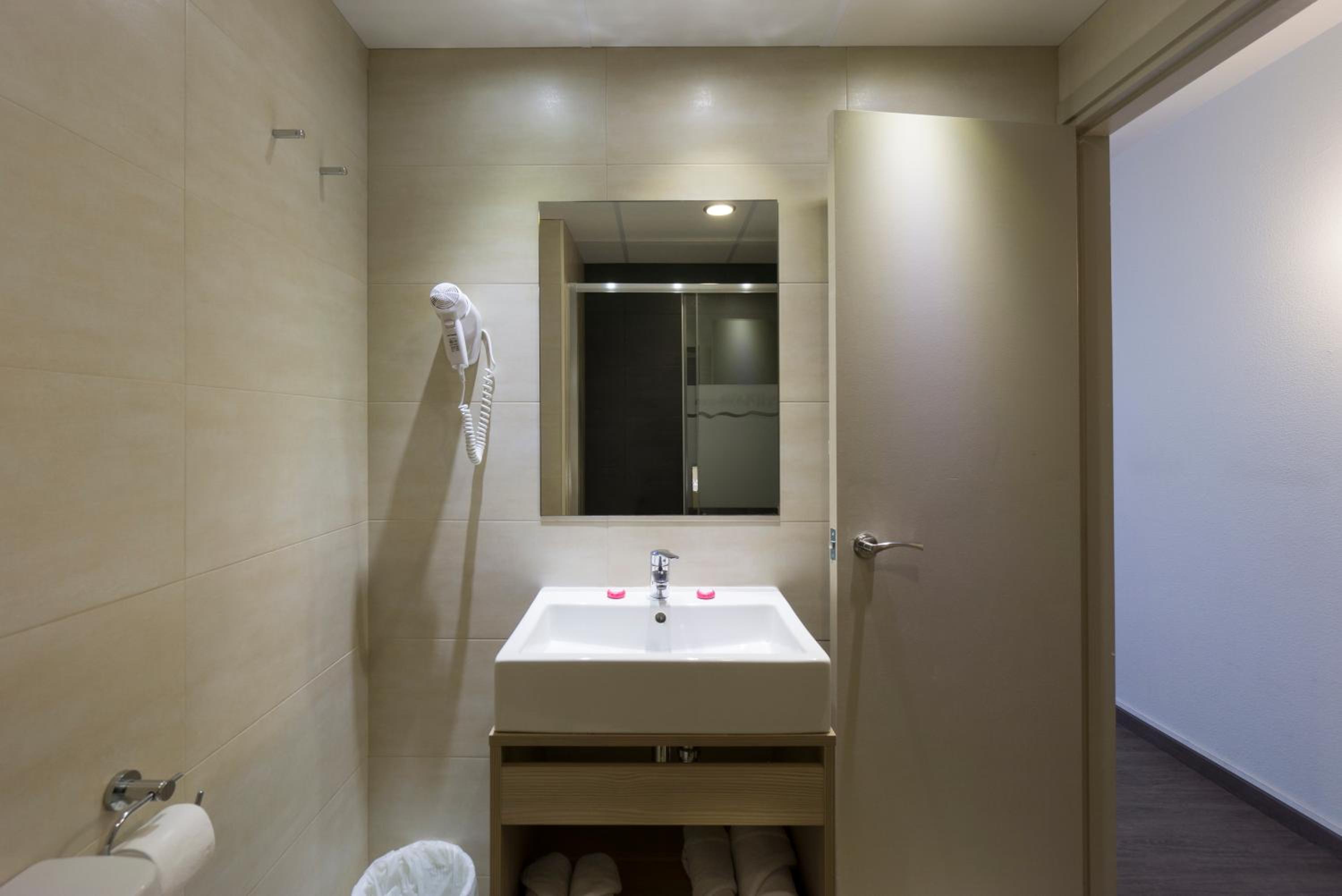 Studio (3 Adults) - Photo 7
